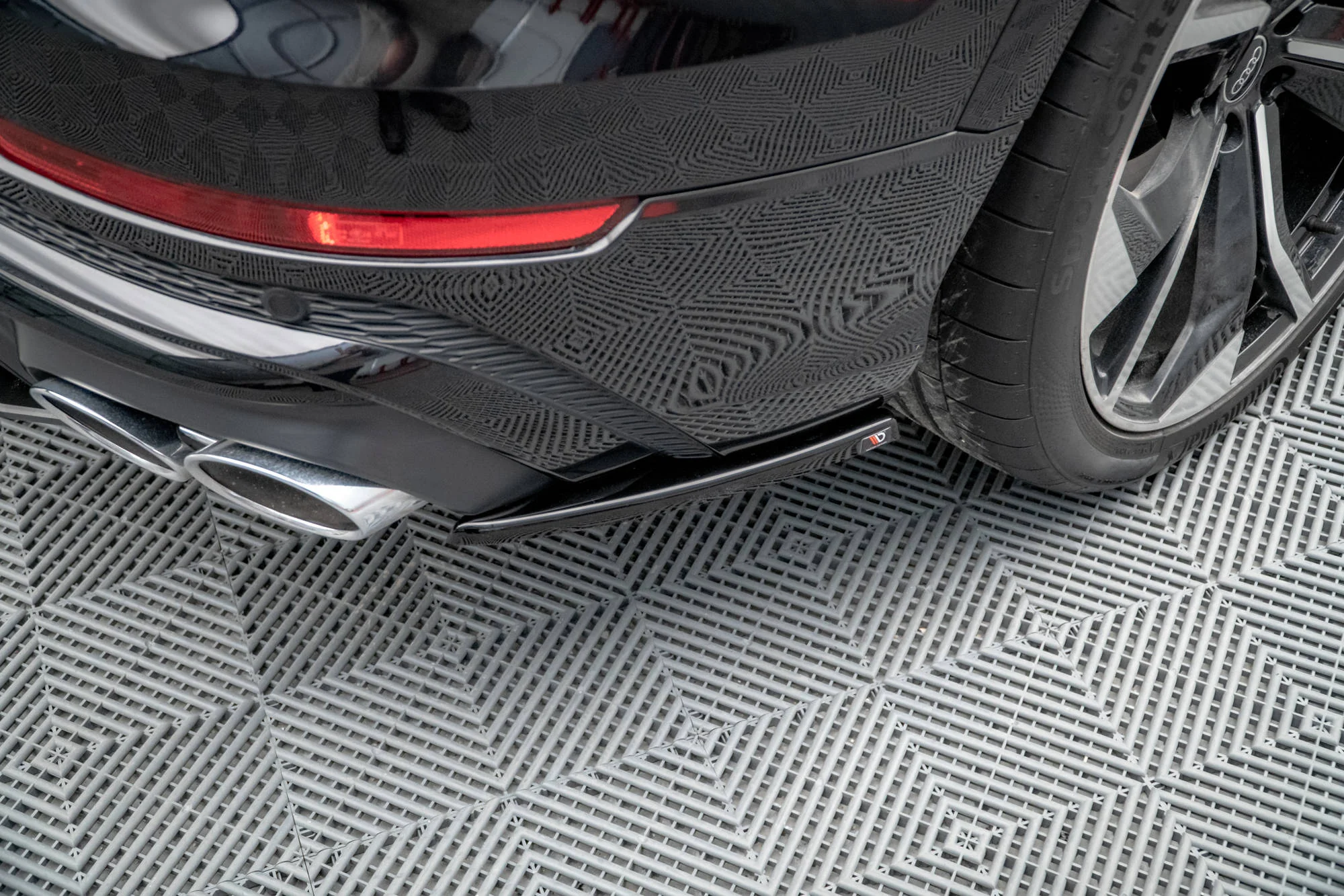 REAR SIDE SPLITTERS AUDI SQ8 MK1 - Image 4