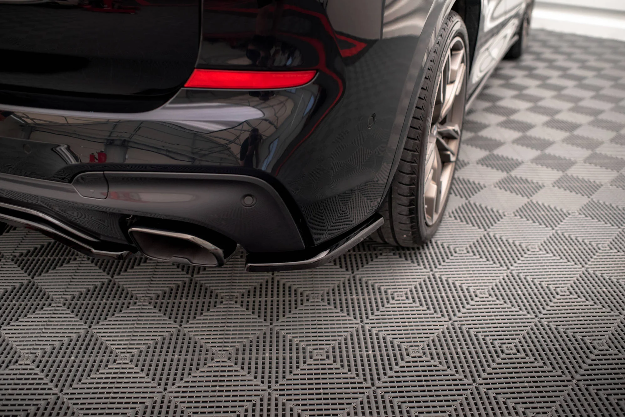 REAR SIDE SPLITTERS BMW X3 M40i G01 - Image 3