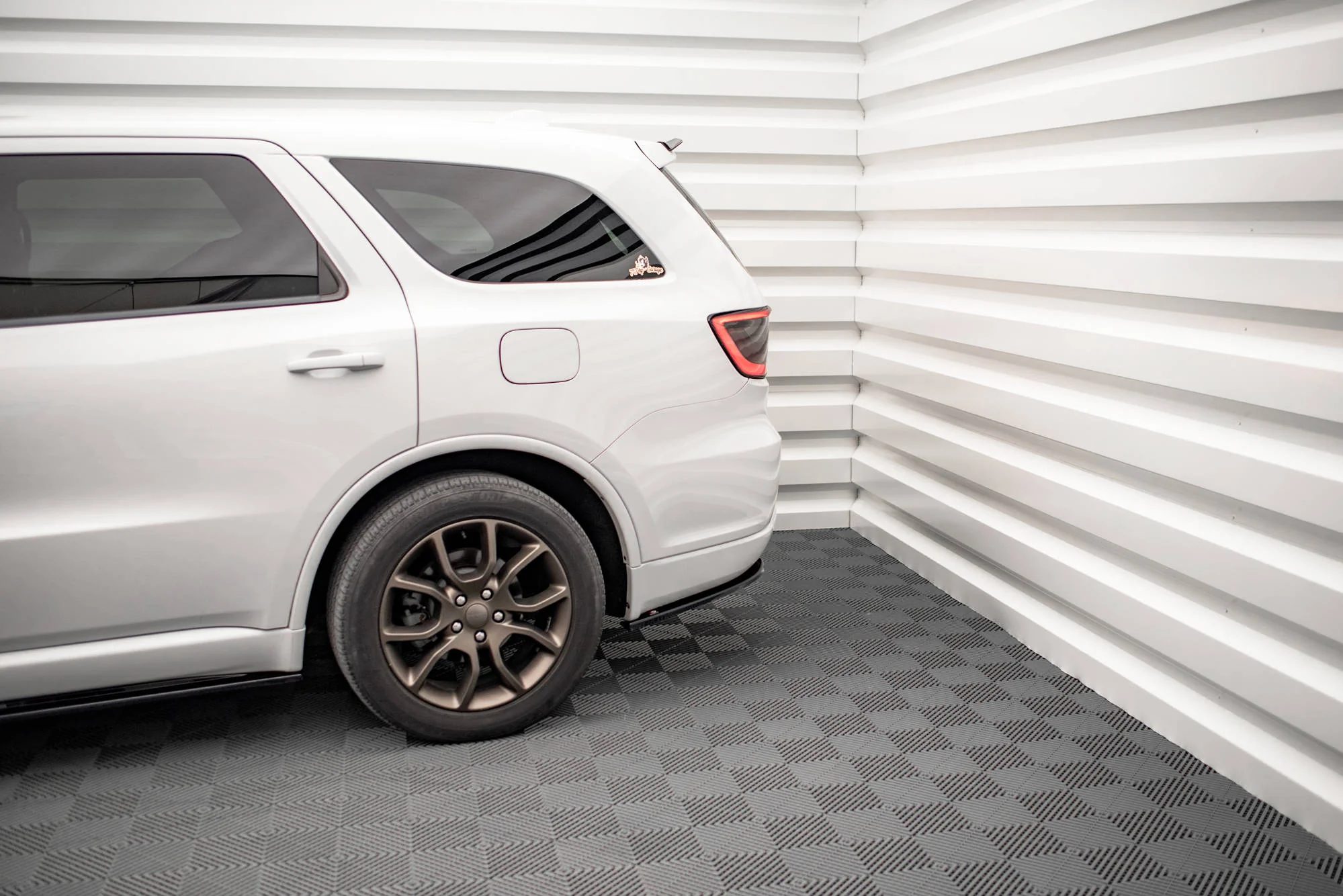 REAR SIDE SPLITTERS DODGE DURANGO RT MK3 - Image 4
