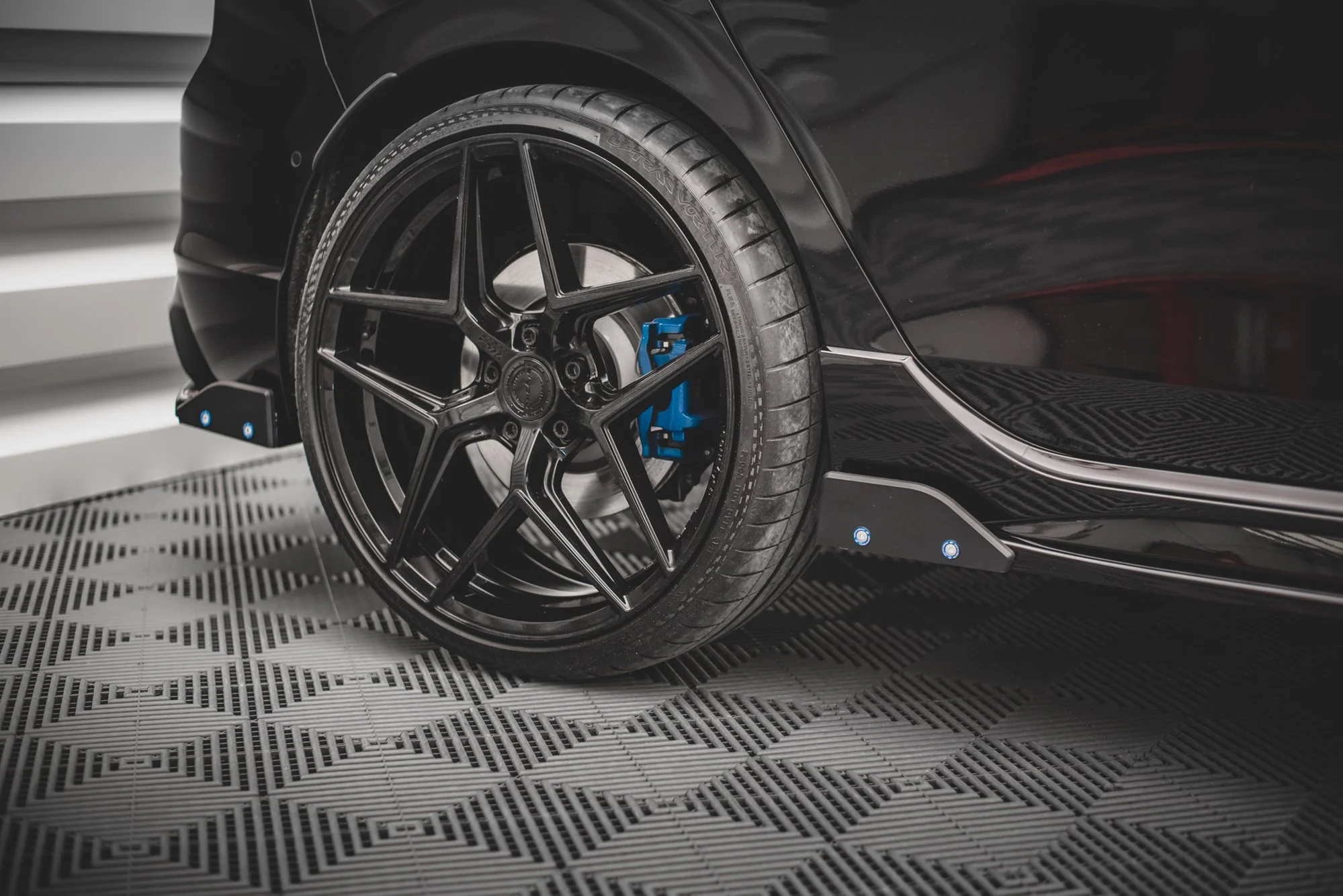 REAR SIDE SPLITTERS + FLAPS V.2 VOLKSWAGEN GOLF R MK8 - Image 5
