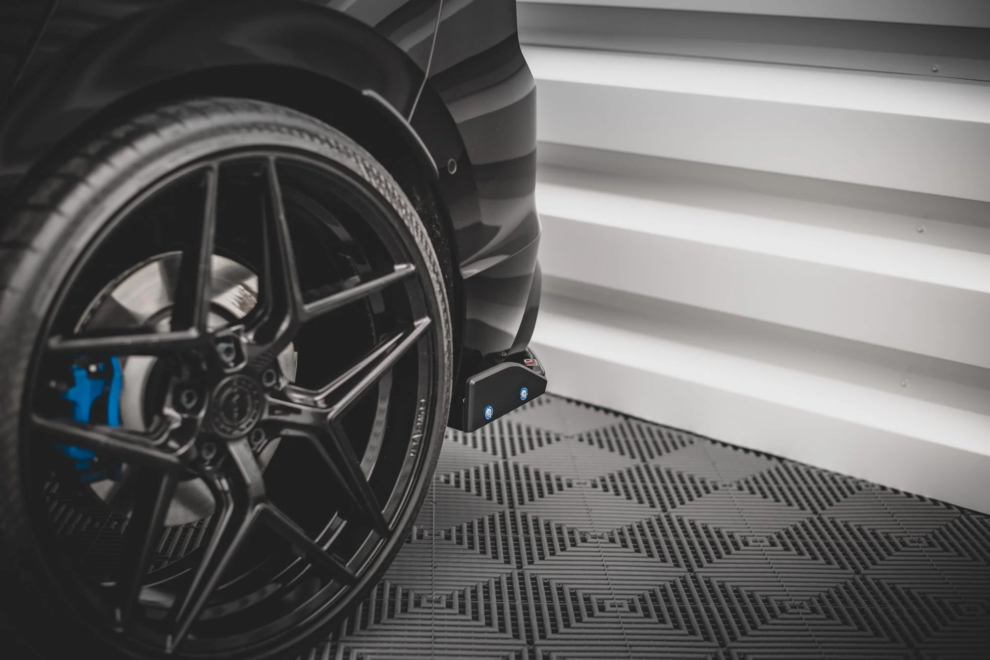 REAR SIDE SPLITTERS + FLAPS V.2 VOLKSWAGEN GOLF R MK8 - Image 6