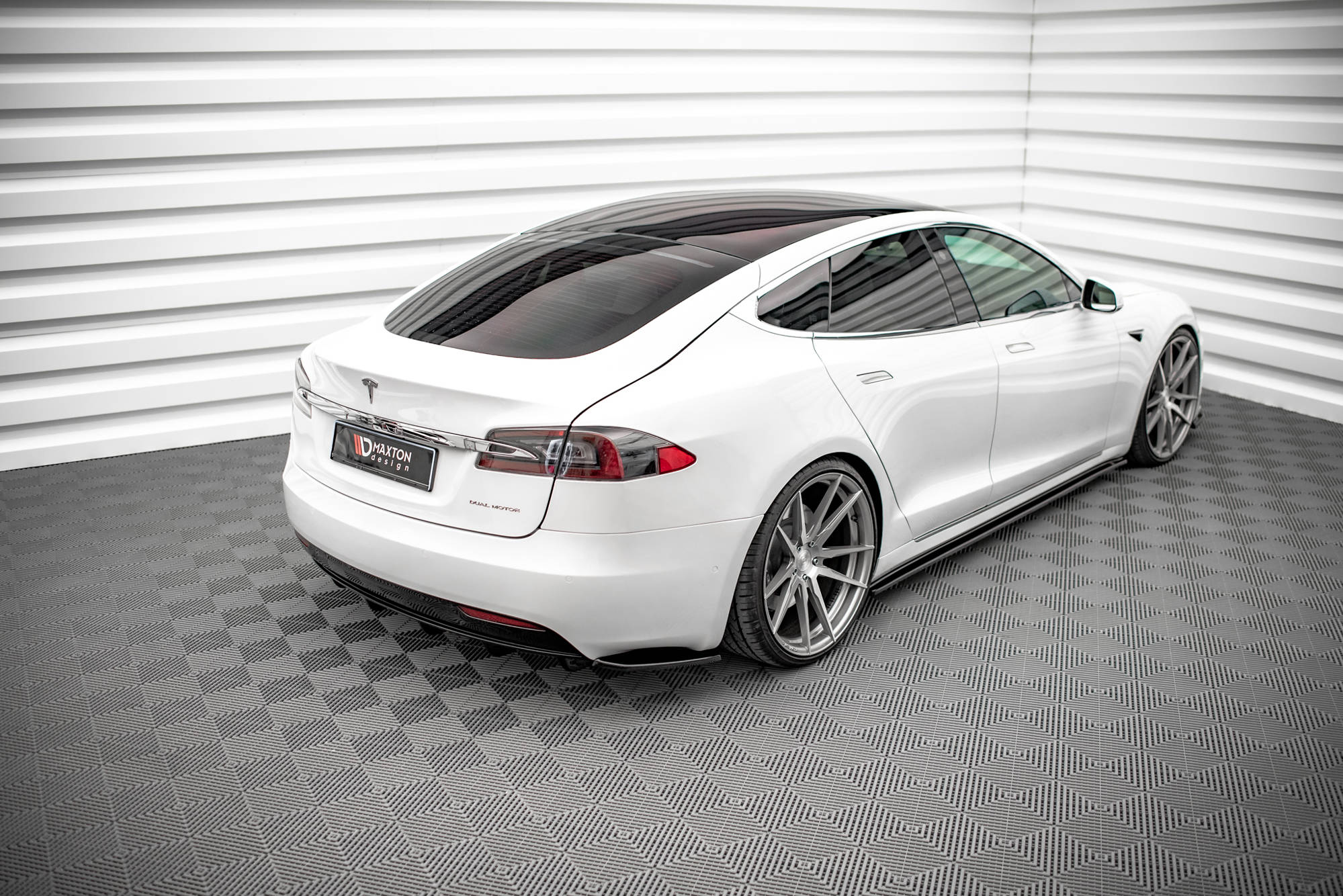 REAR SIDE SPLITTERS TESLA MODEL S FACELIFT - Image 2