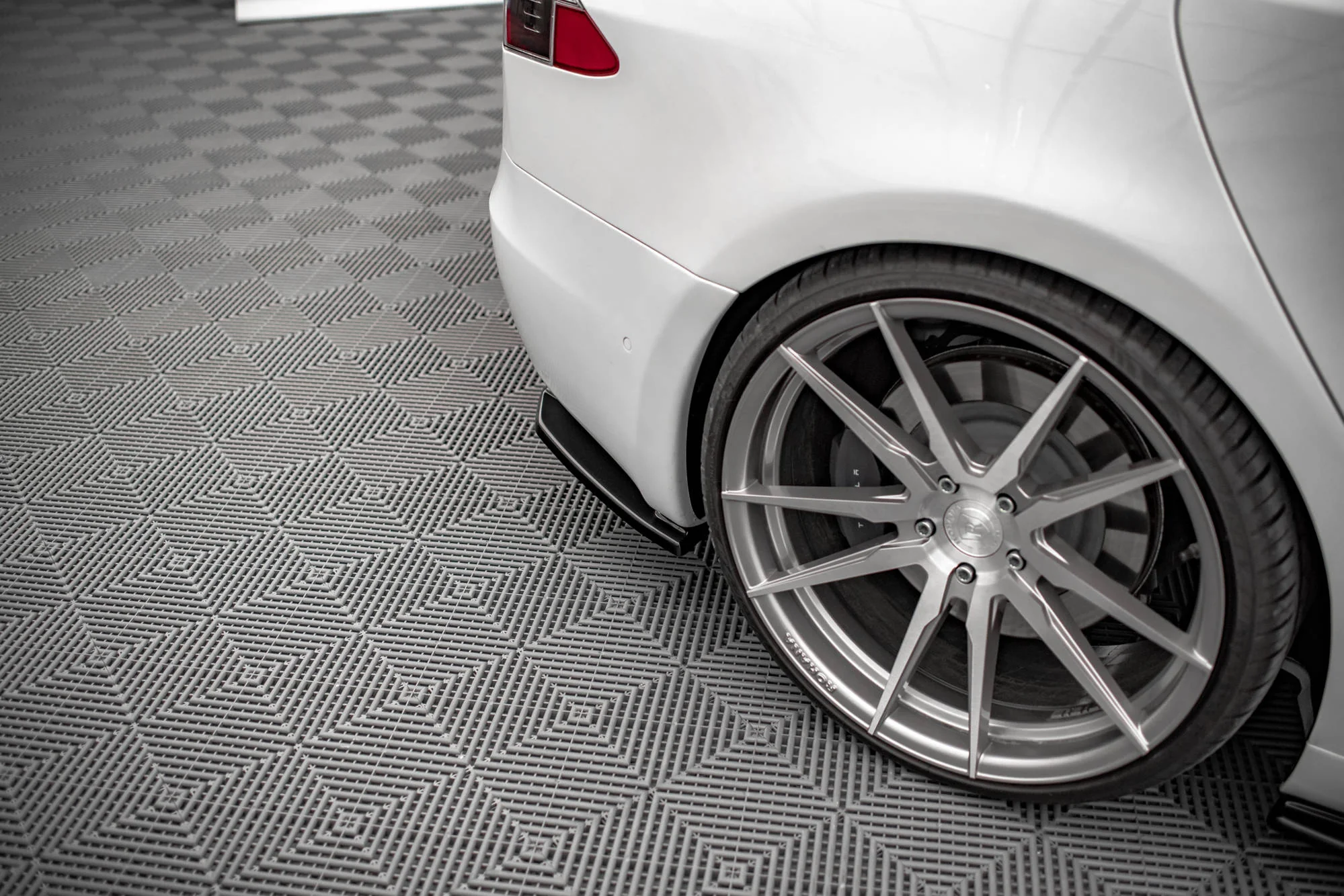 REAR SIDE SPLITTERS TESLA MODEL S FACELIFT - Image 4