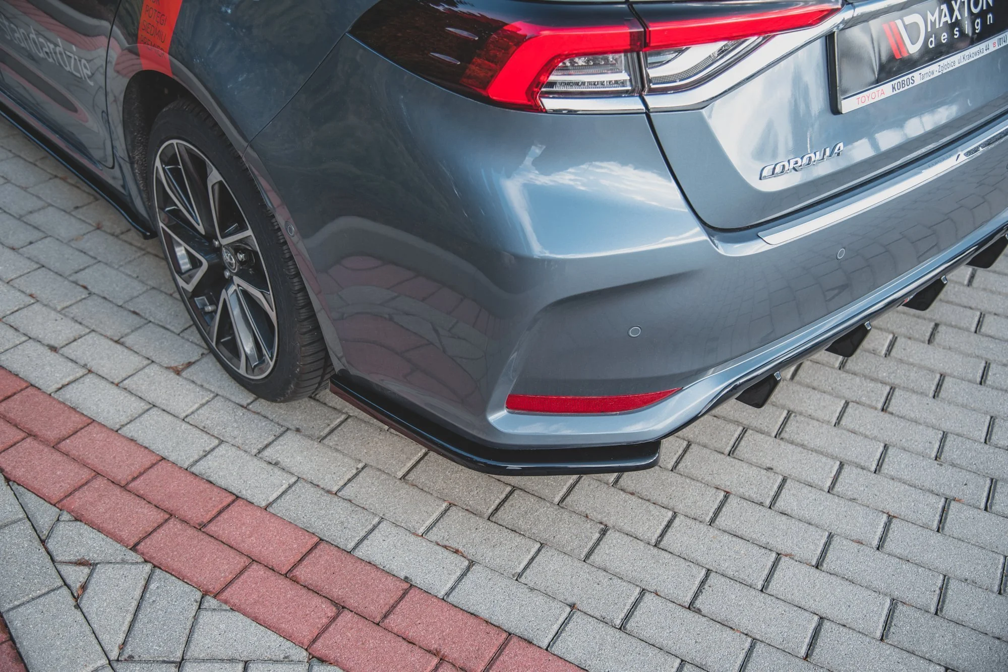 REAR SIDE SPLITTERS TOYOTA COROLLA XII SEDAN - Image 3