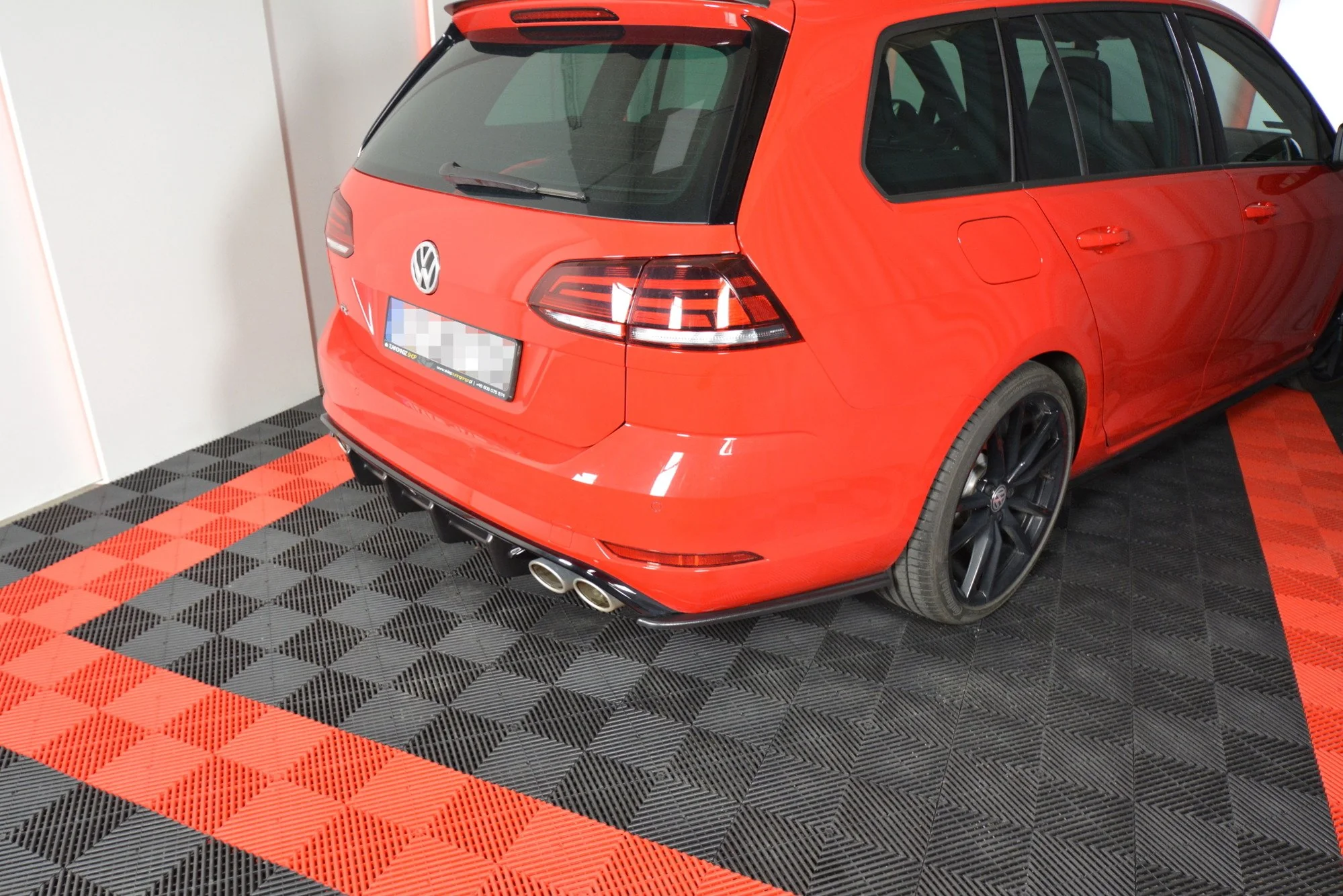 REAR SIDE SPLITTERS V.1 VW GOLF 7 SportWagen FACELIFT - Image 4