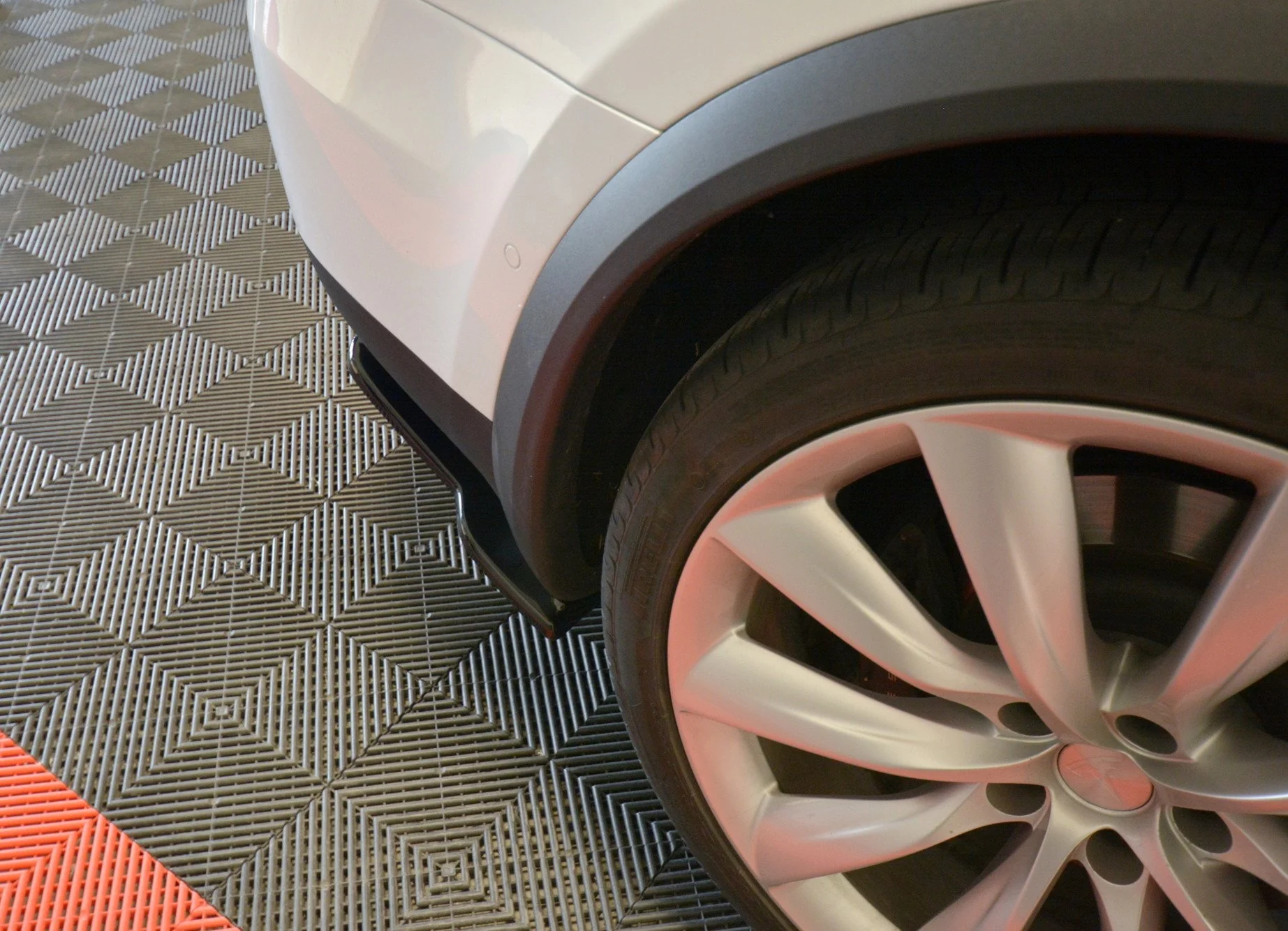 REAR SIDE SPLITTERS V.2 TESLA MODEL X - Image 4