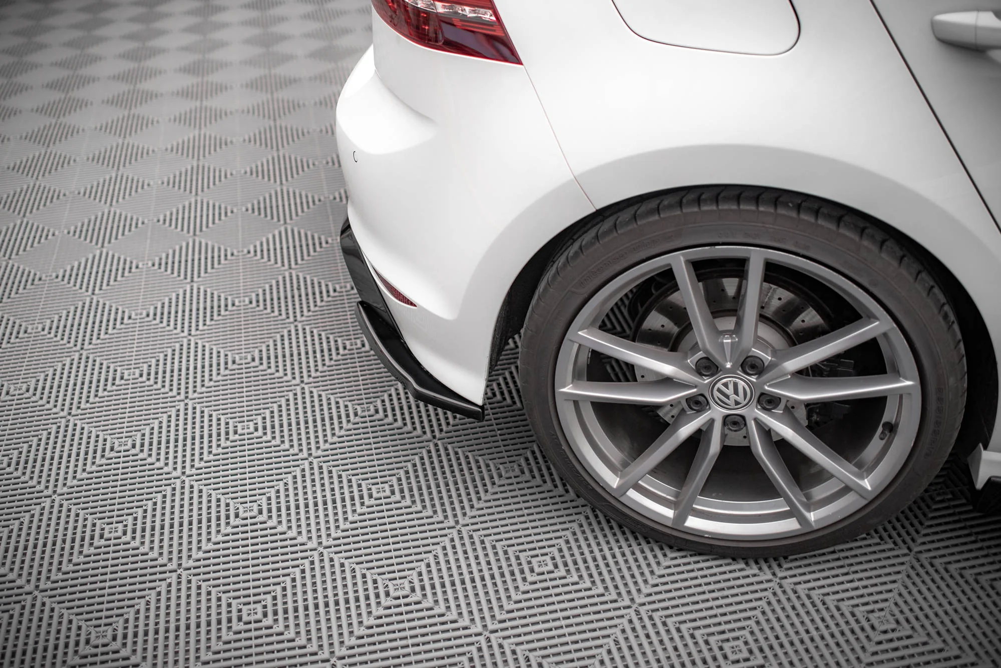 REAR SIDE SPLITTERS V.4 VOLKSWAGEN GOLF R MK7 - Image 3