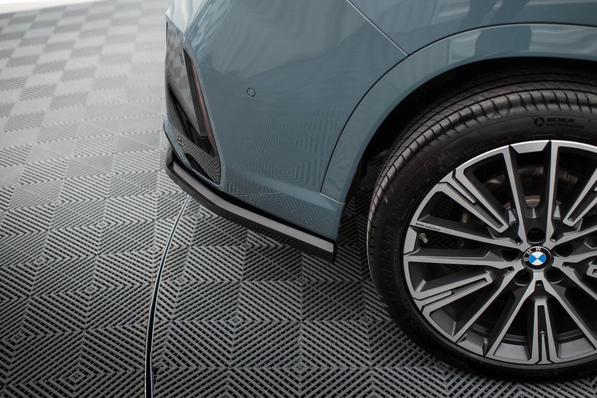 Rear Splitter (with vertical bars) BMW X1 M-Pack U11 - Image 5