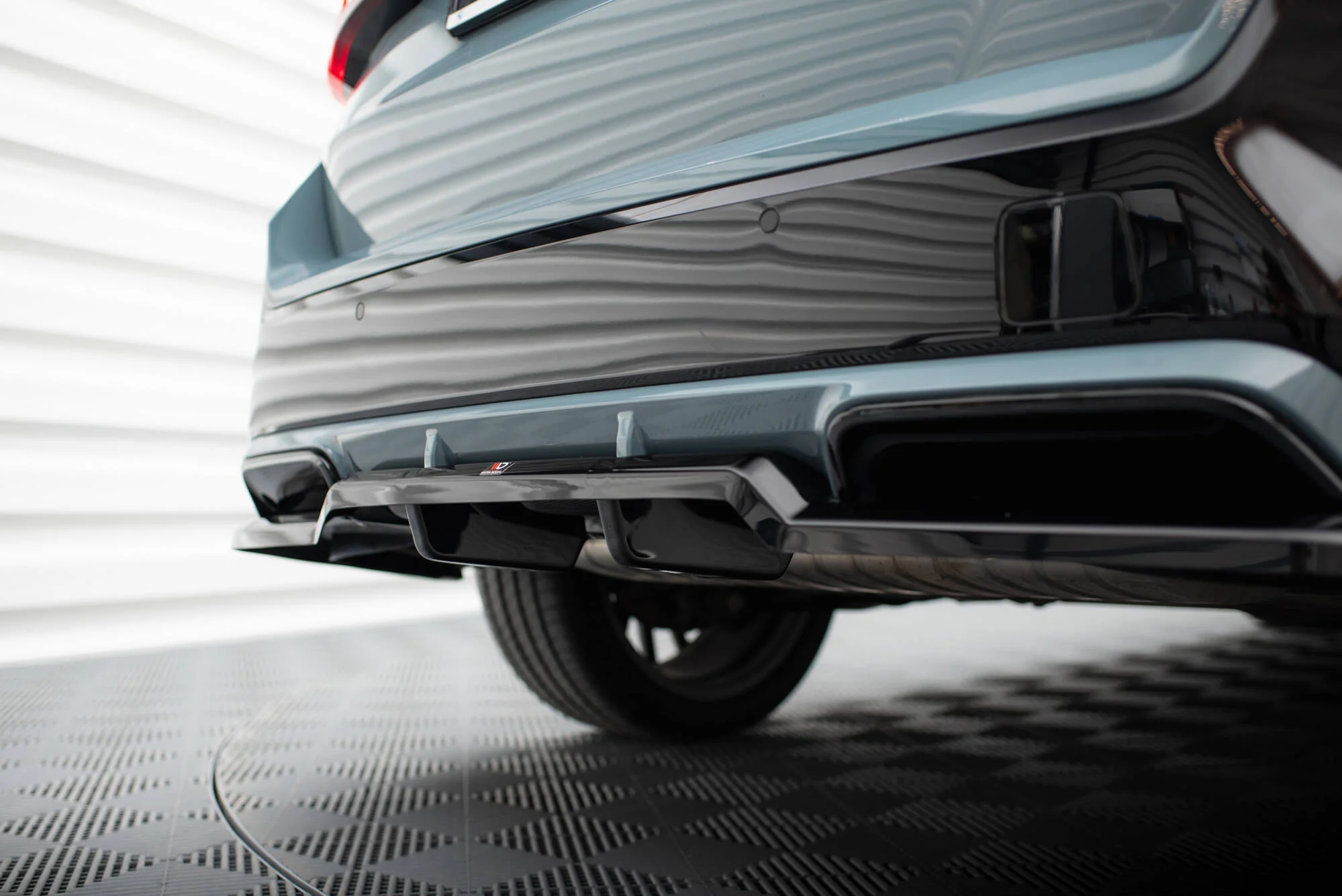 Rear Splitter (with vertical bars) BMW X1 M-Pack U11 - Image 6