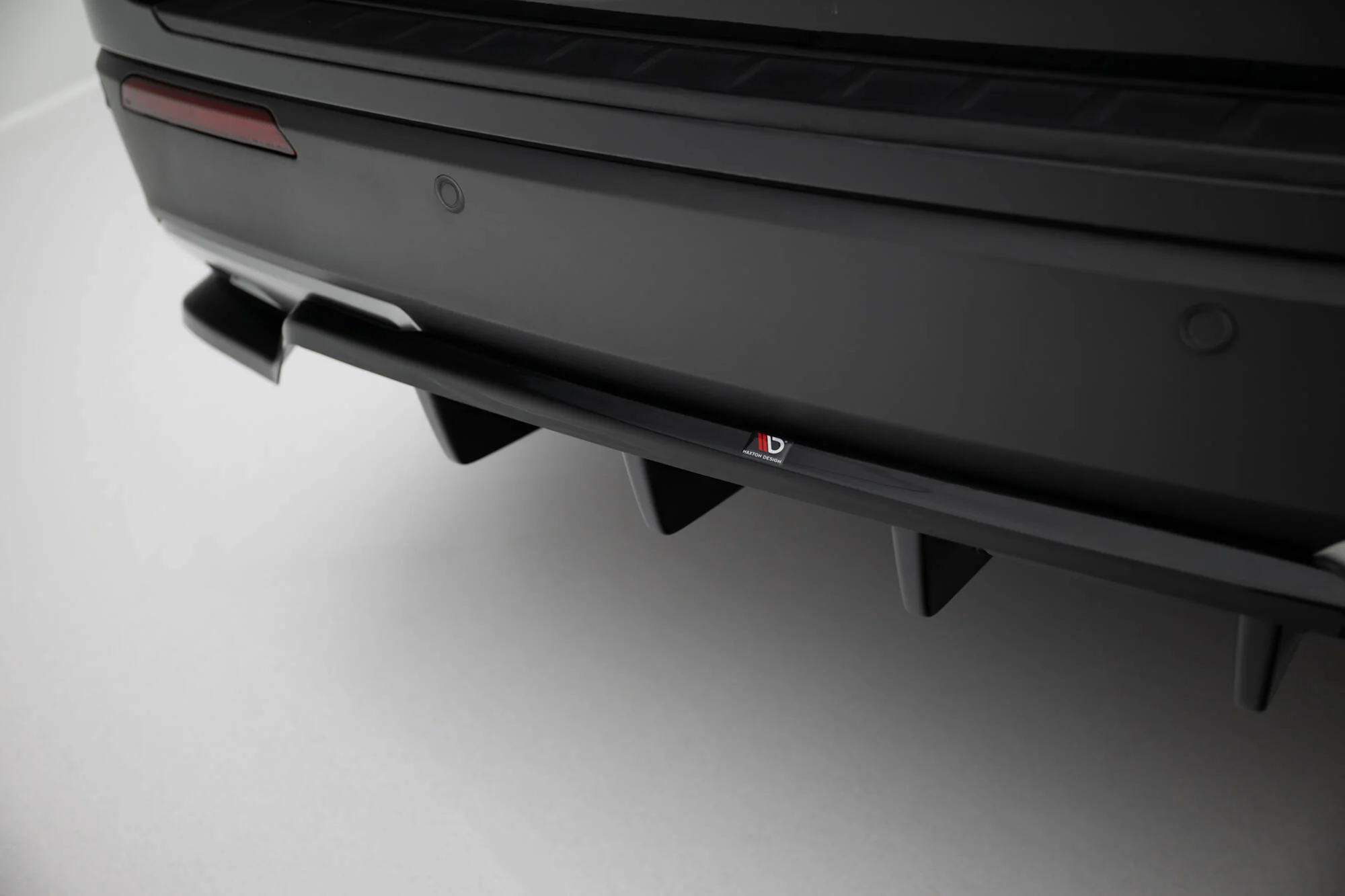 Rear Splitter (with vertical bars) Ford Explorer XLT Mk6 - Image 3