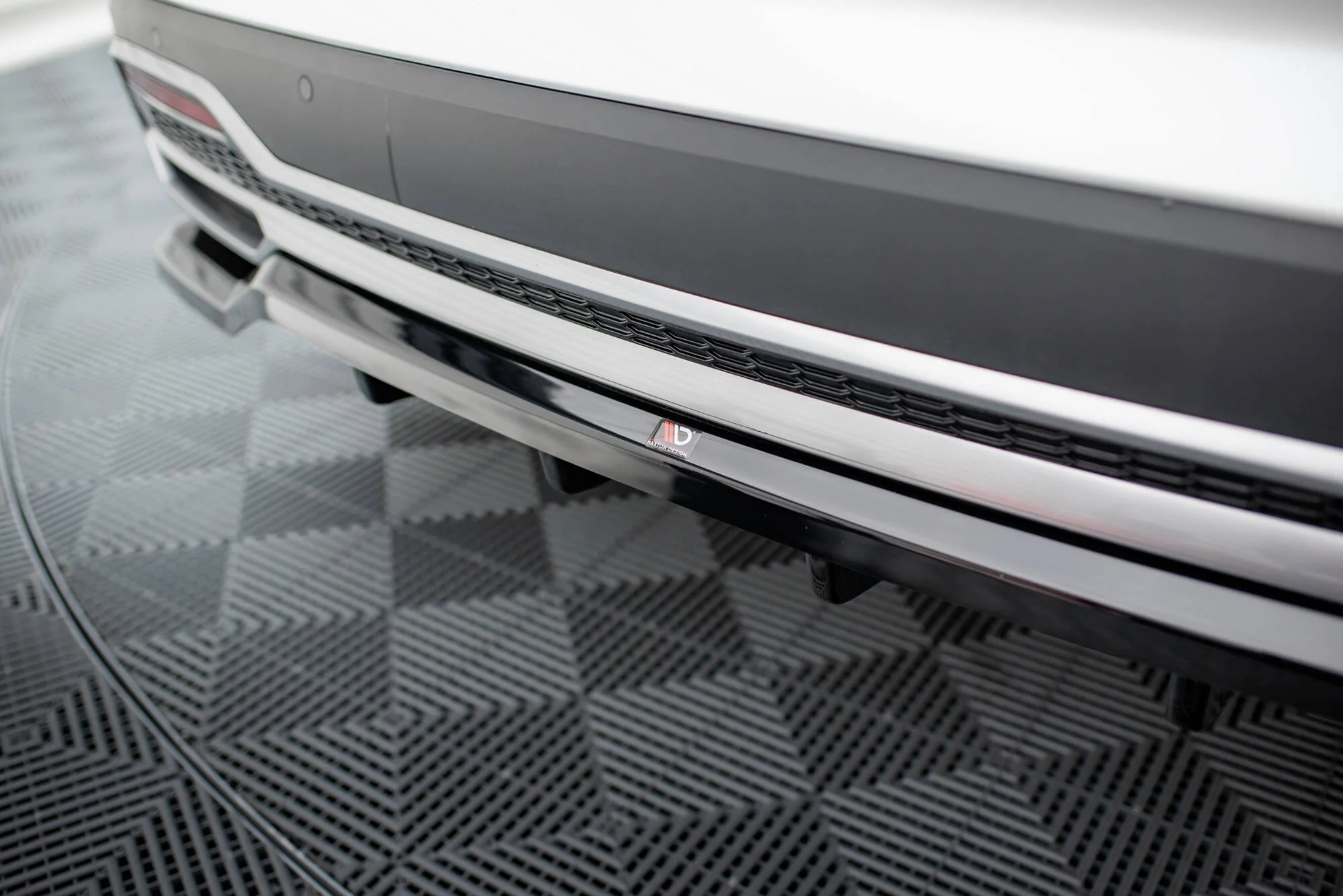 Rear Splitter (with vertical bars) Kia Sorento Mk4 - Image 3