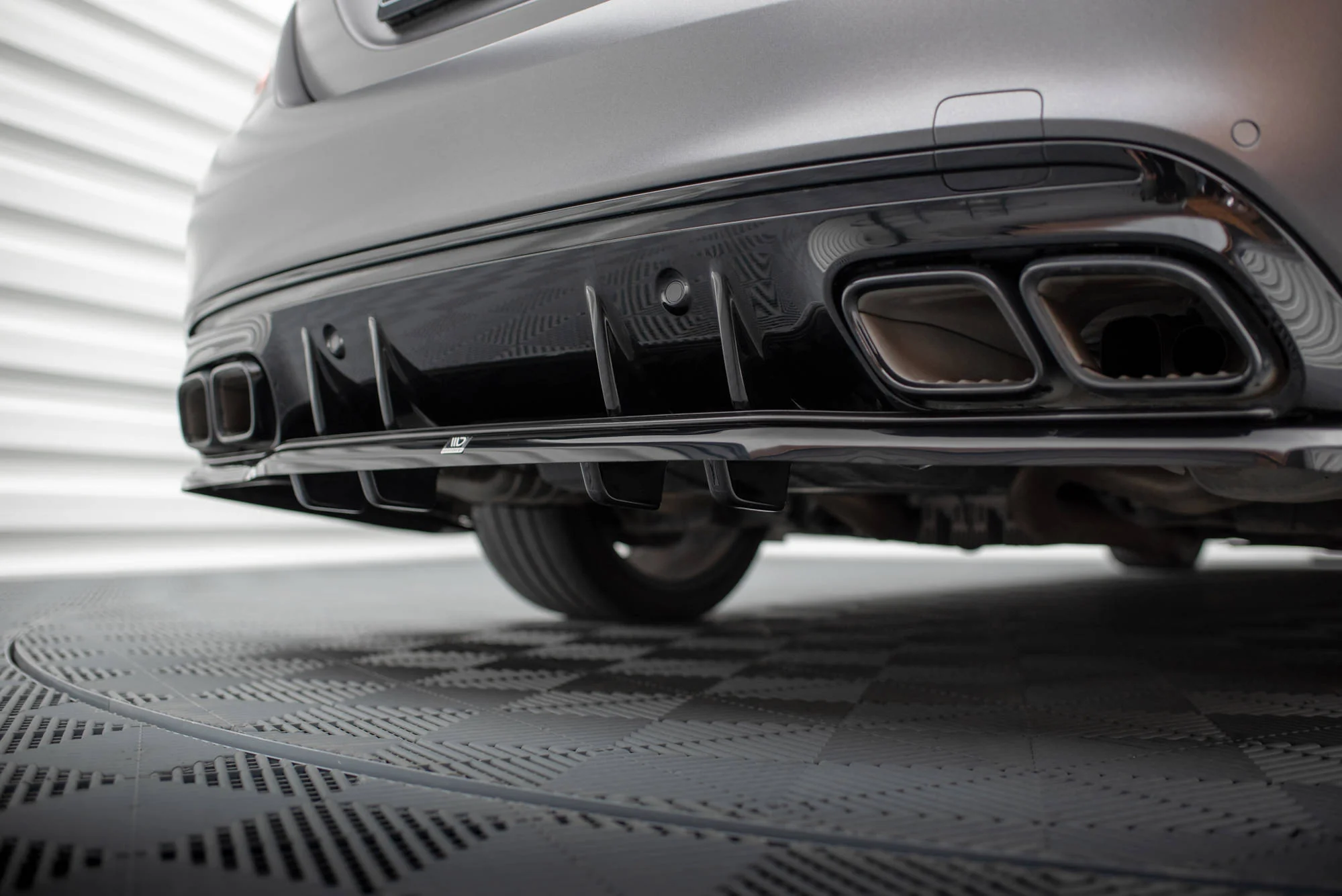 Rear Splitter (with vertical bars) Mercedes-AMG C63 Sedan / Estate W205 Facelift - Image 4