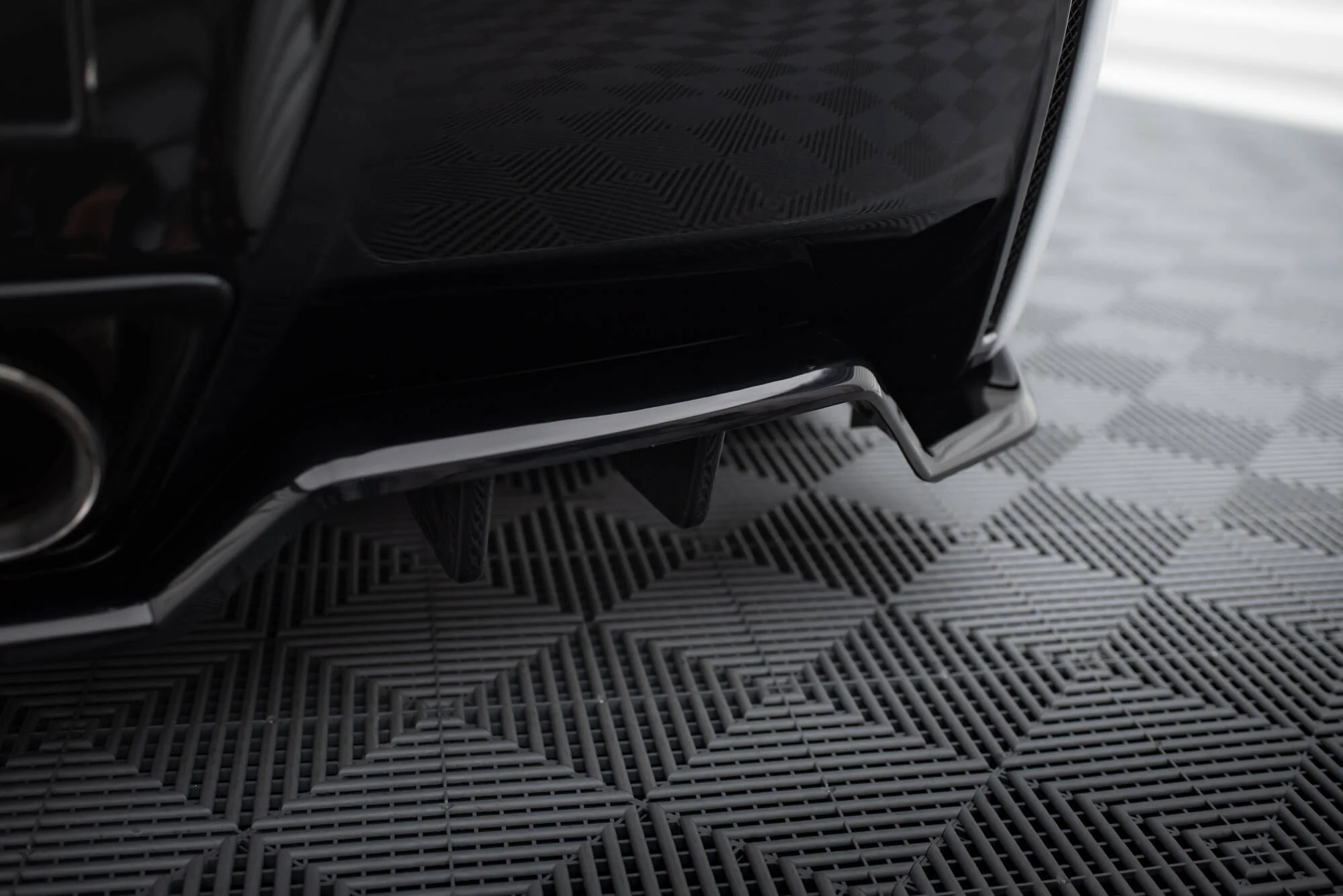 Central Rear Splitter (with vertical bars) Chevrolet Corvette C7 - Image 6