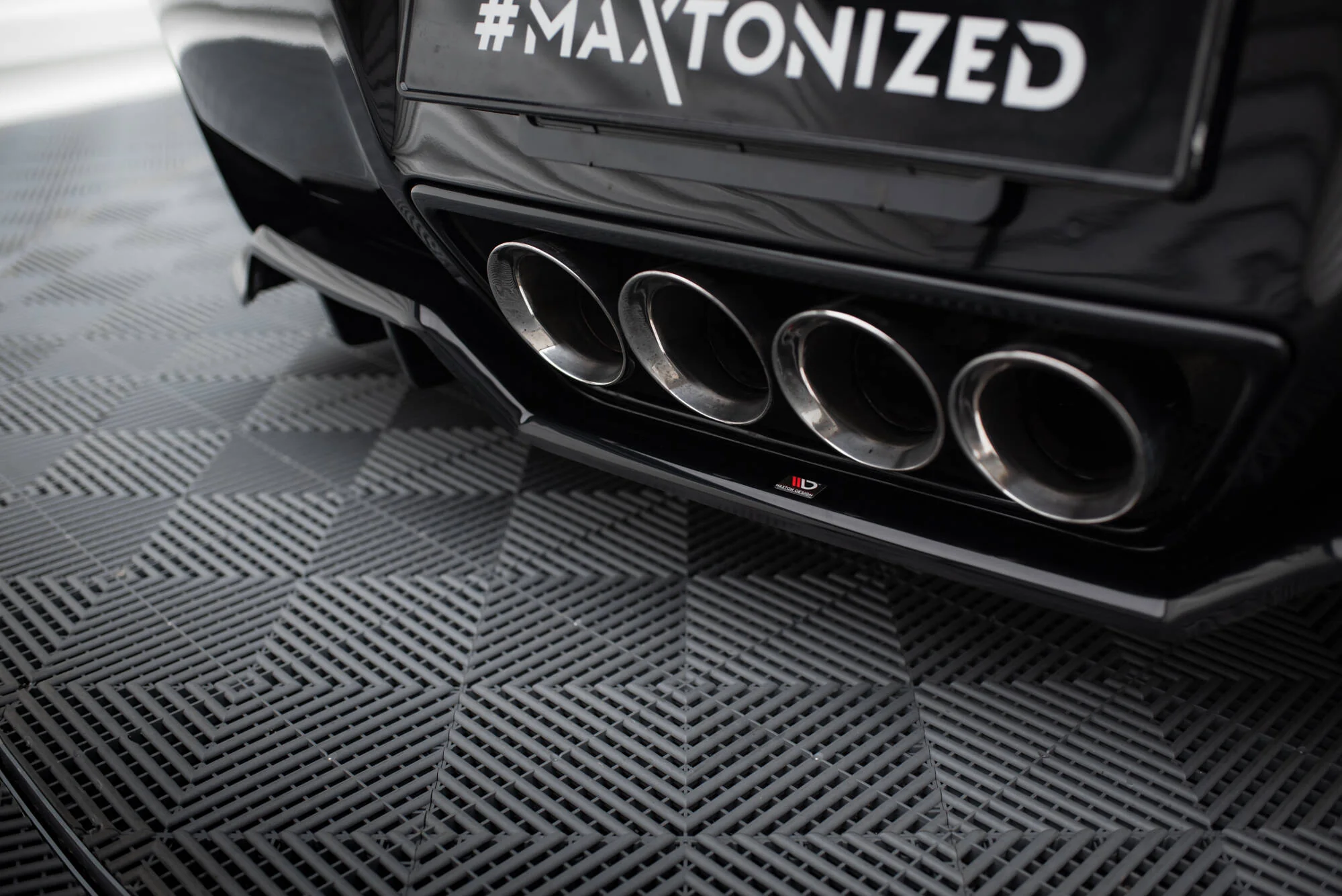 Central Rear Splitter (with vertical bars) Chevrolet Corvette C7 - Image 7