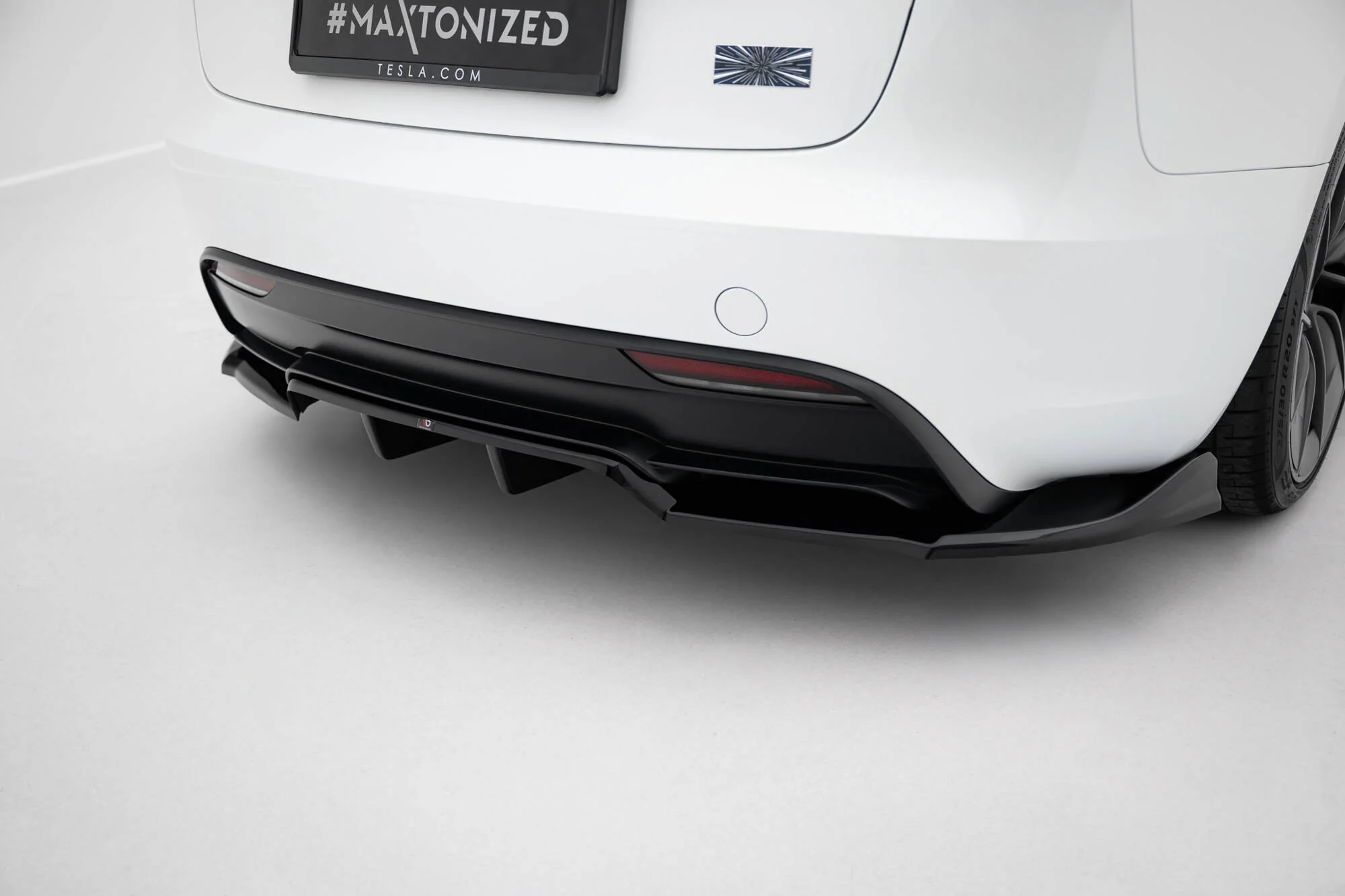 Rear Splitter (with vertical bars) V.1 Tesla Model 3 Performance Mk1 Facelift - Image 2
