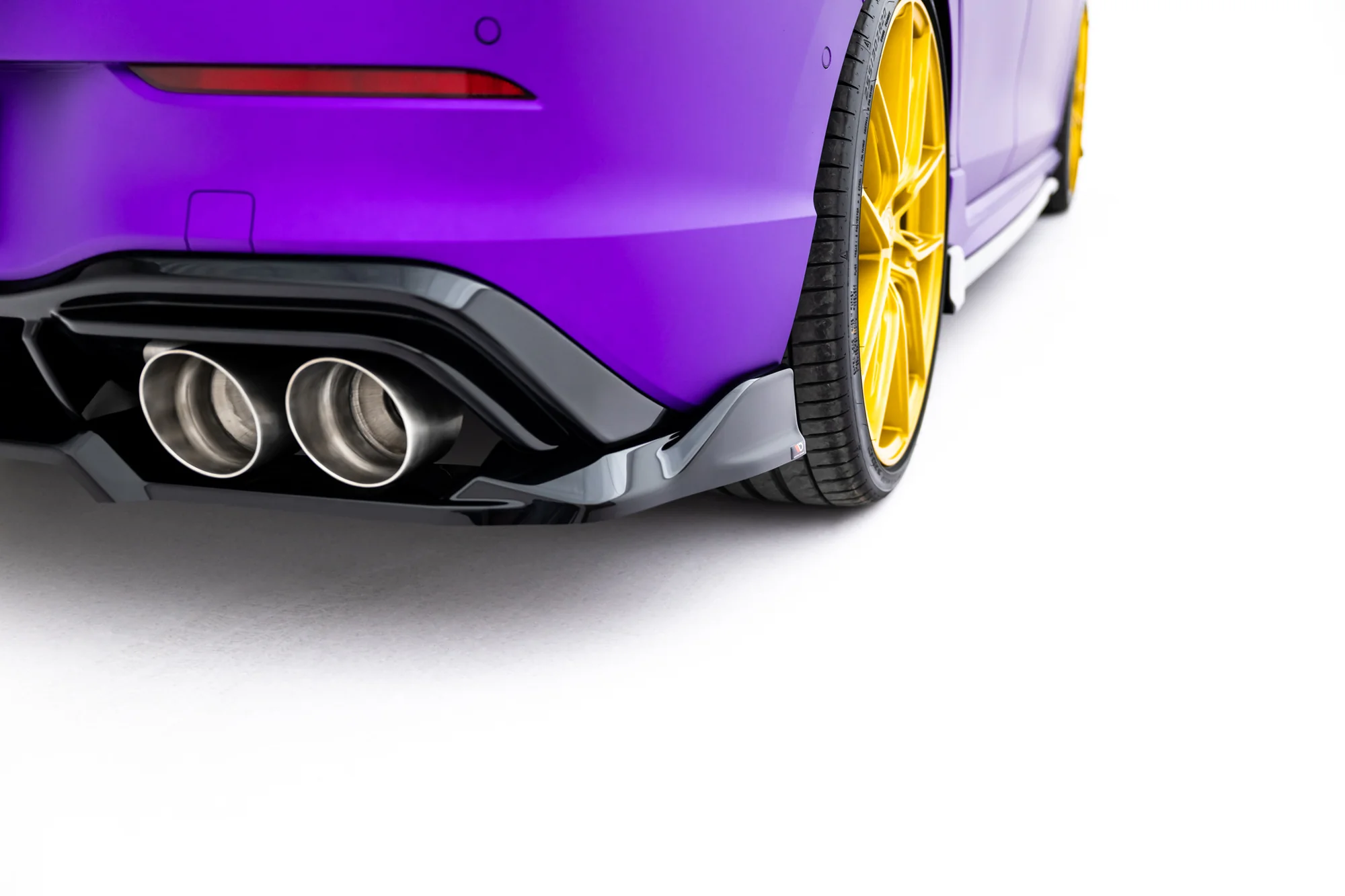Rear Splitter (with vertical bars) V.1 Volkswagen Golf R Hatchback Mk8 / Mk8 Facelift - Image 4