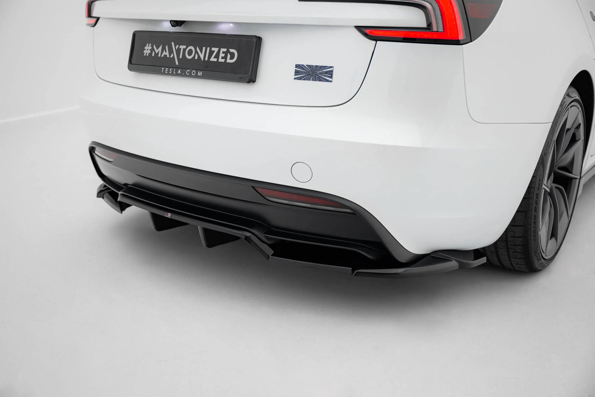 Rear Splitter (with vertical bars) V.2 Tesla Model 3 Performance Mk1 Facelift - Image 4