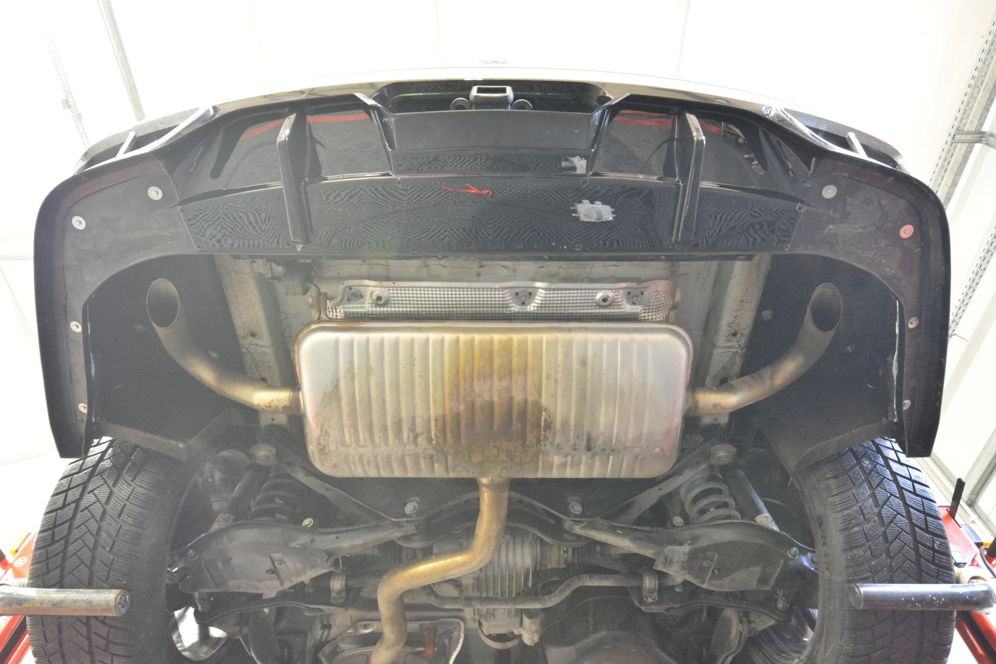 Rear Splitter (with vertical bars) Volkswagen Atlas R-Line Mk1 Facelift 2 - Image 8