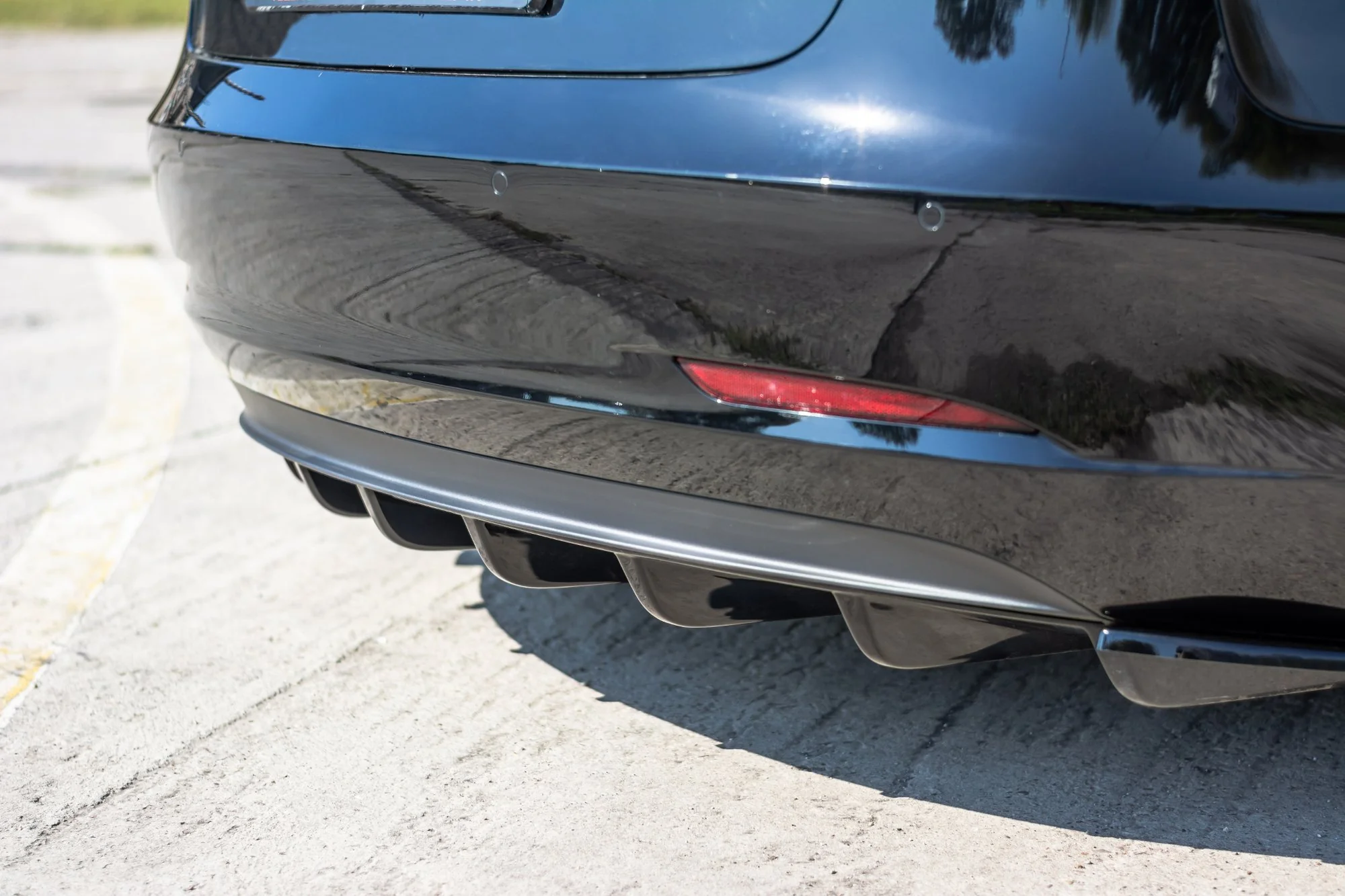 REAR VALANCE TESLA MODEL 3 - Image 2