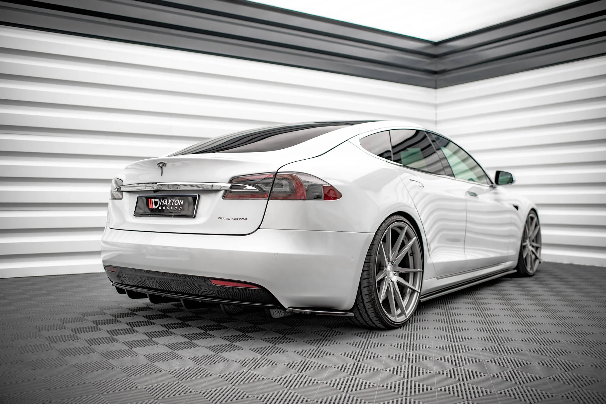 REAR VALANCE TESLA MODEL S FACELIFT - Image 3