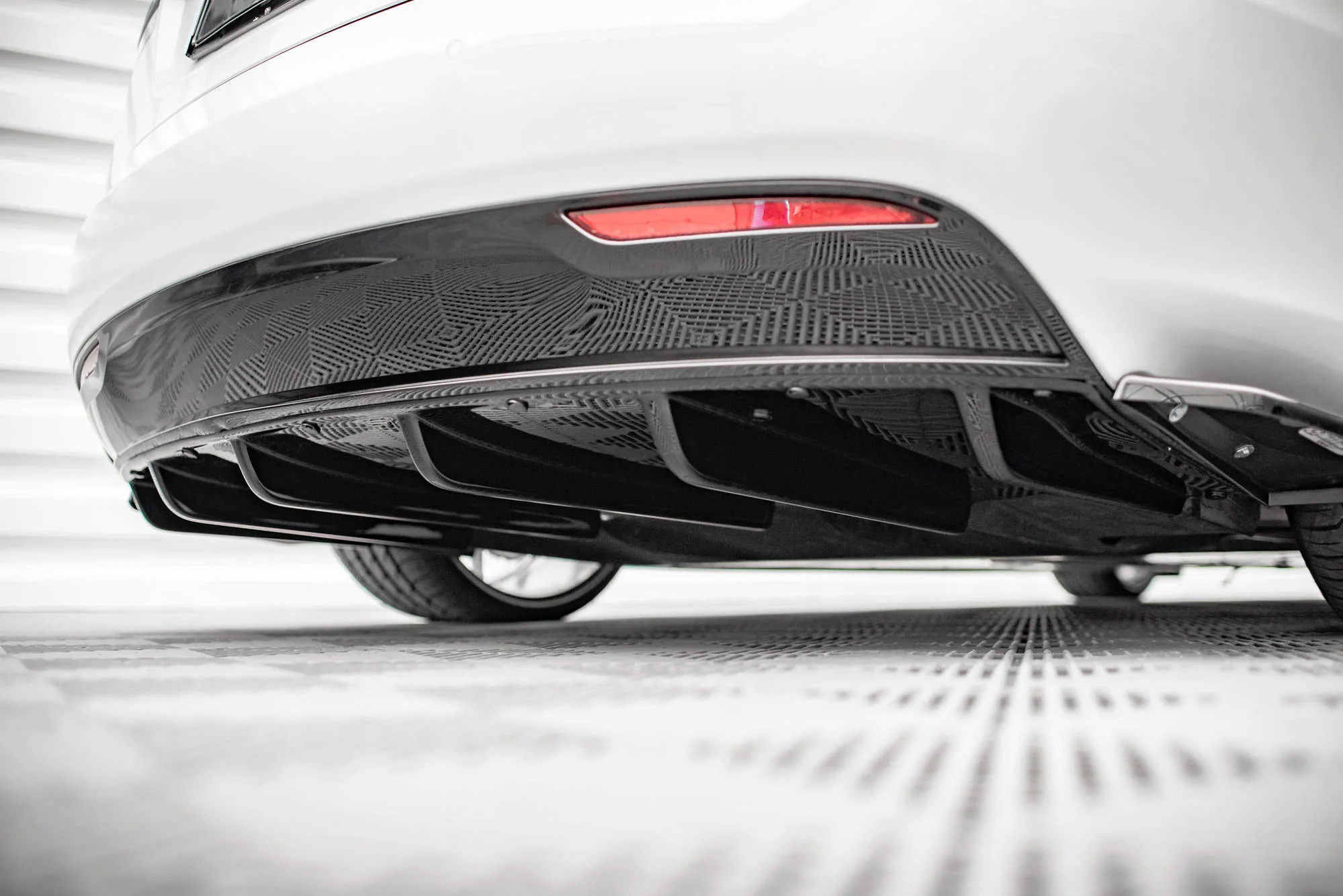 REAR VALANCE TESLA MODEL S FACELIFT - Image 5