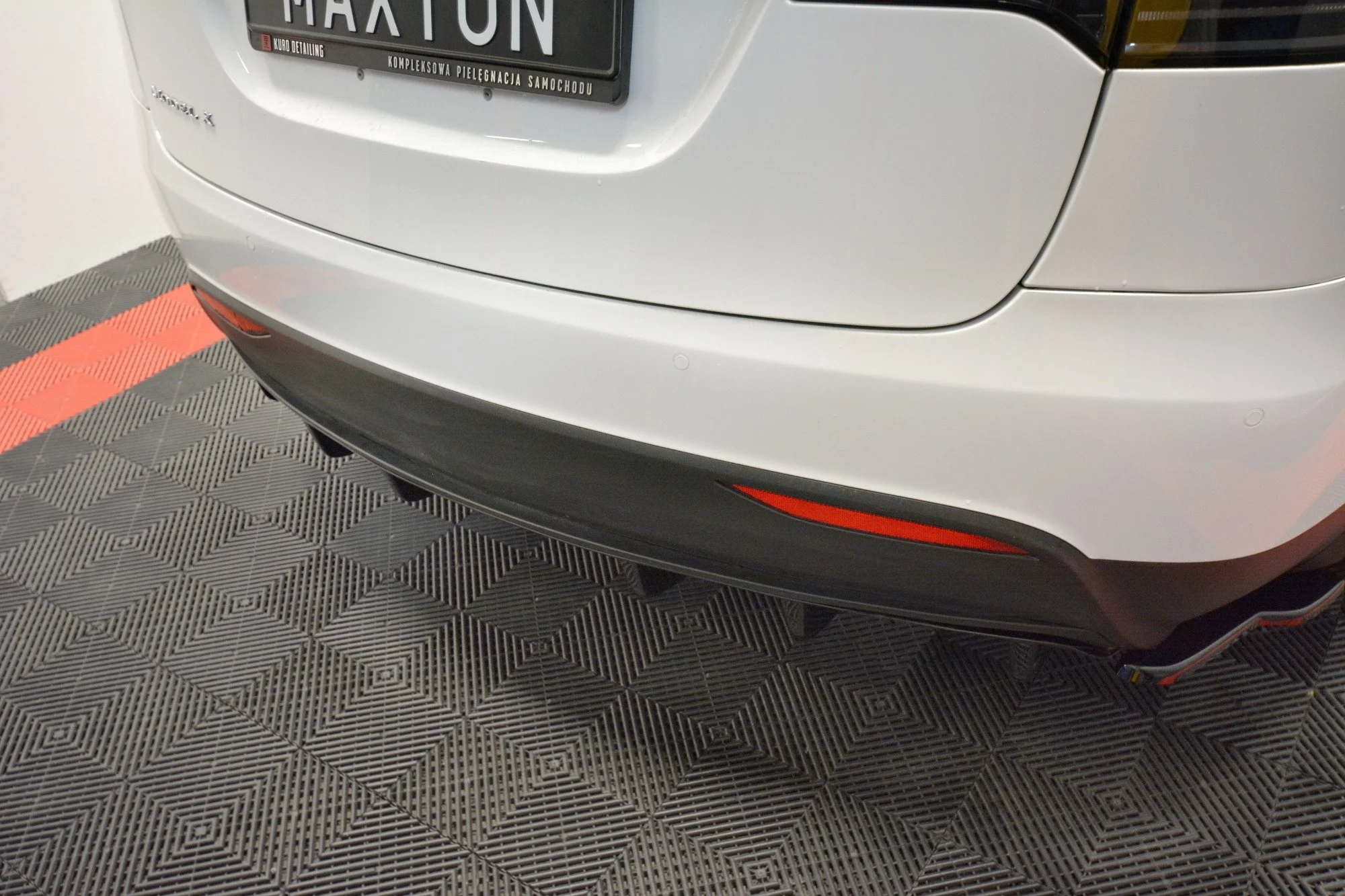 REAR VALANCE TESLA MODEL X - Image 2