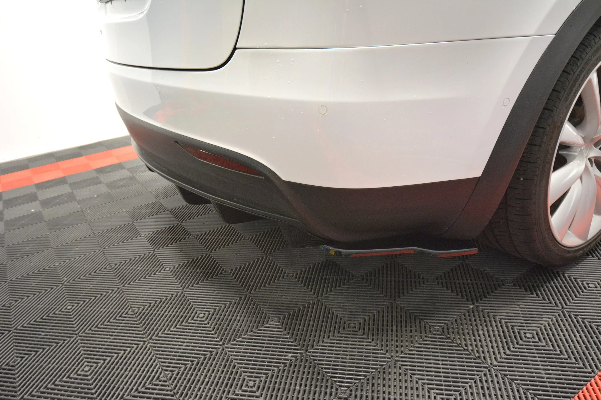 REAR VALANCE TESLA MODEL X - Image 3