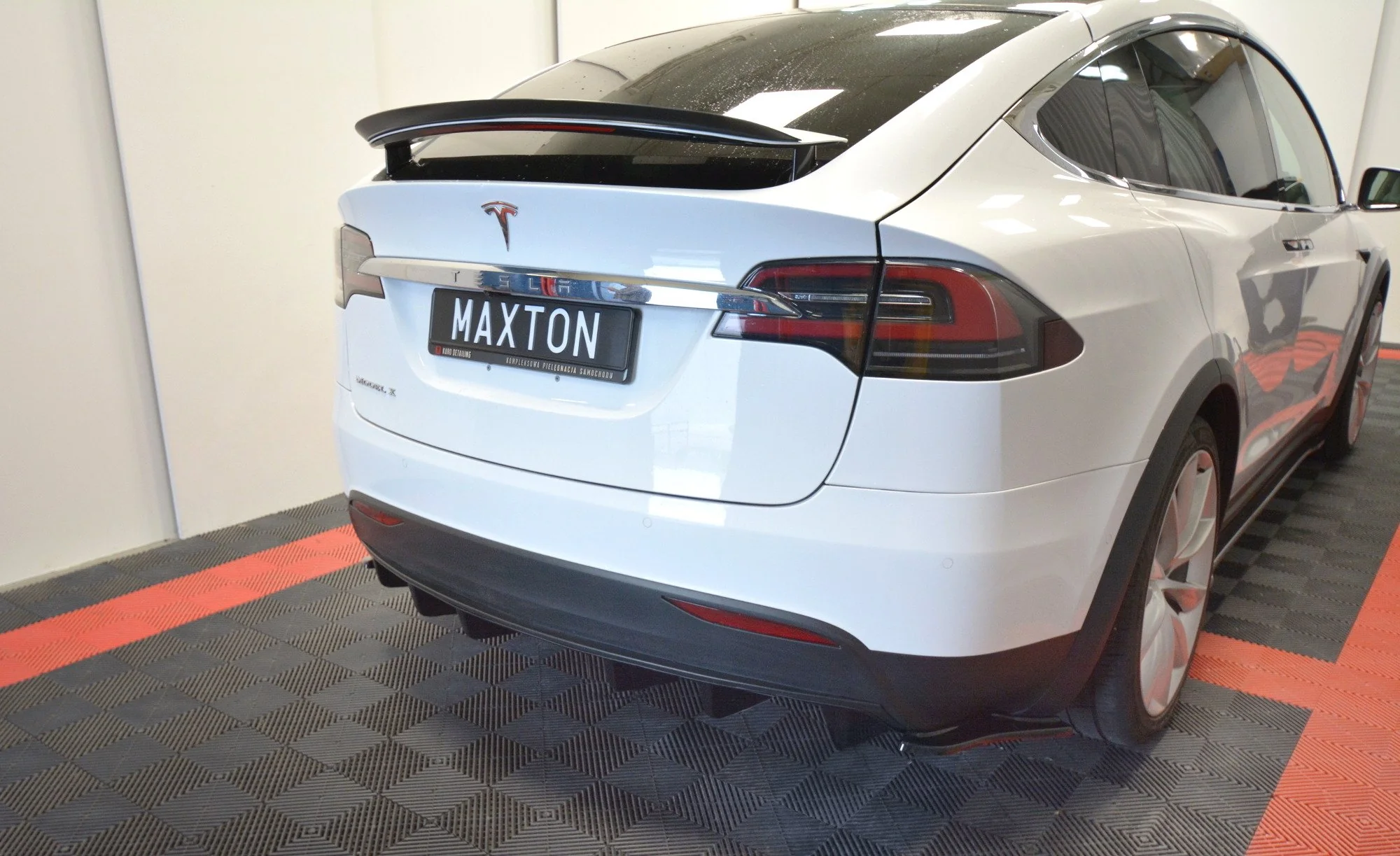 REAR VALANCE TESLA MODEL X - Image 4