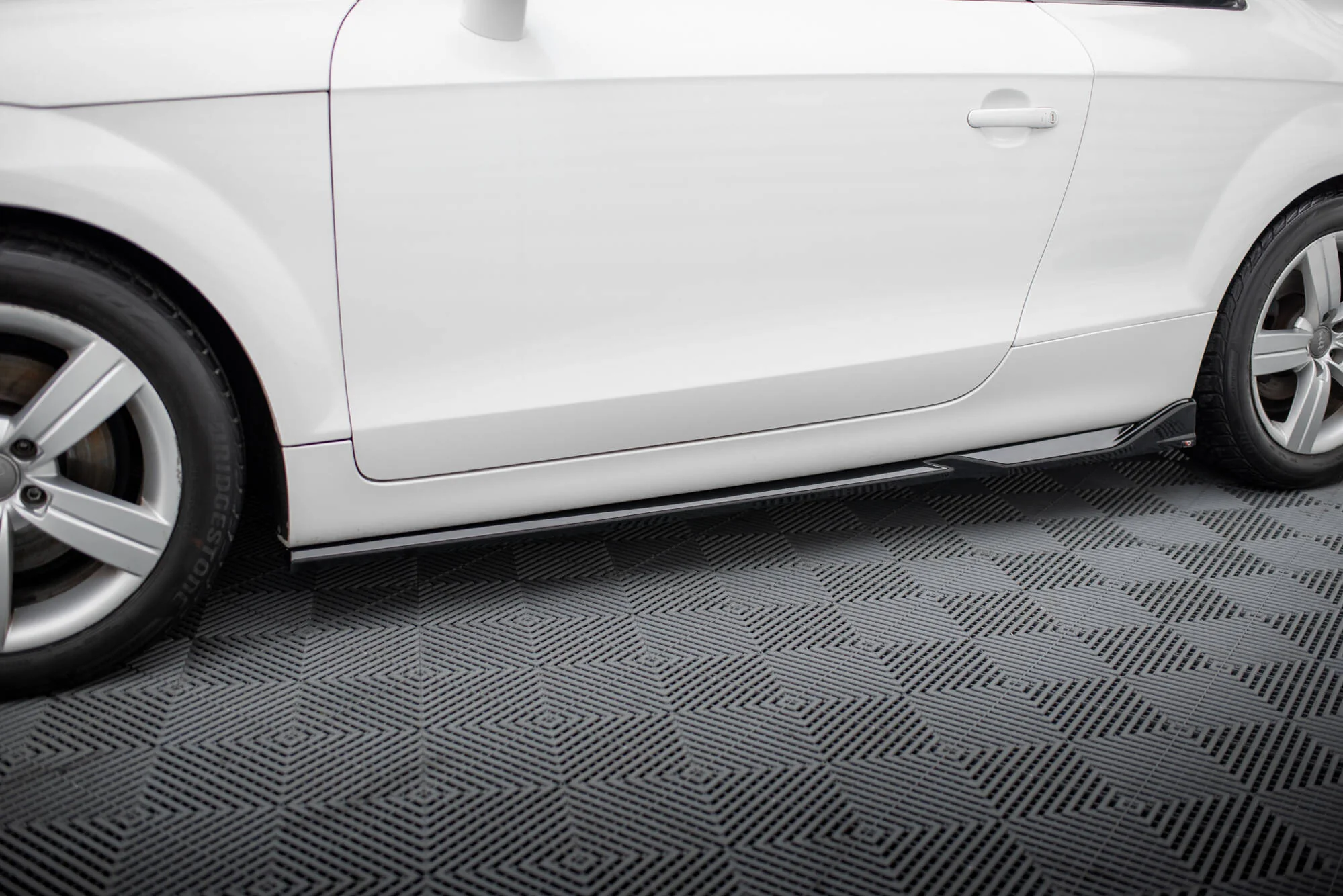 Side Skirts Diffusers Audi TT 8J - Image 3