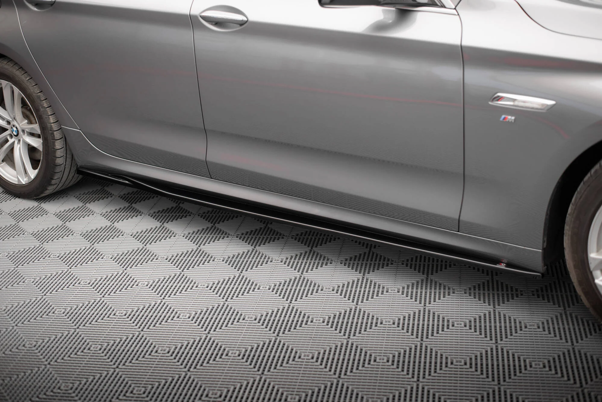 Side Skirts Diffusers BMW 5 GT M-Pack F07 - Image 3