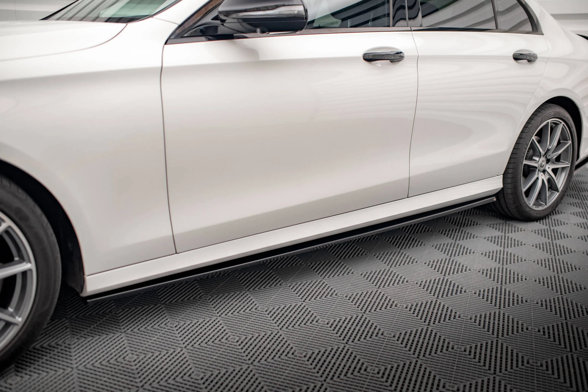 SIDE SKIRTS DIFFUSERS MERCEDES-BENZ E AMG-LINE W213 FACELIFT - Image 4