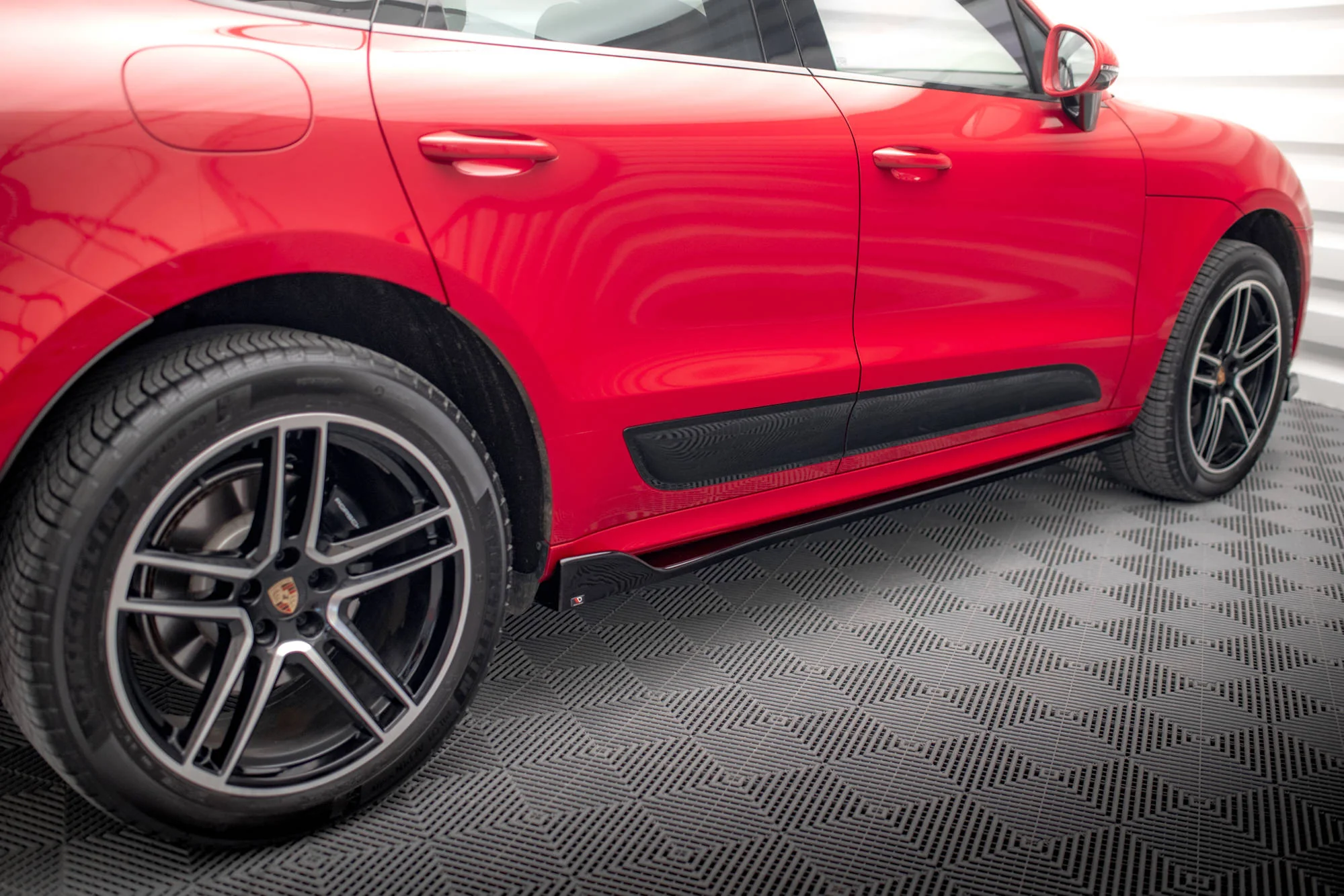 Side Skirts Diffusers Porsche Macan GTS / Sport Design Mk1 Facelift - Image 4