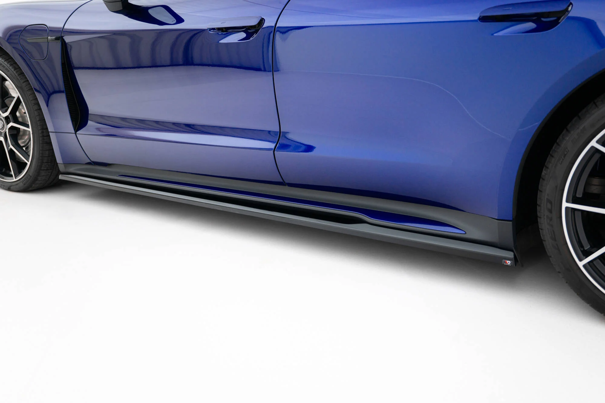 SIDE SKIRTS DIFFUSERS PORSCHE TAYCAN / TAYCAN 4 / TAYCAN 4S / TAYCAN GTS MK1 - Image 3