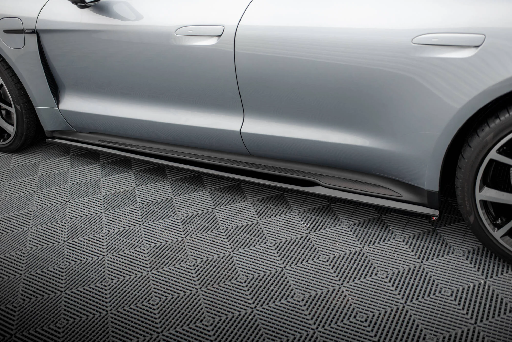SIDE SKIRTS DIFFUSERS PORSCHE TAYCAN / TAYCAN 4 / TAYCAN 4S / TAYCAN GTS MK1 - Image 6