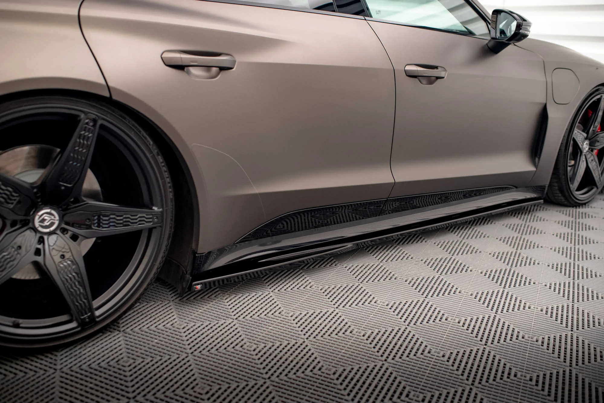 SIDE SKIRTS DIFFUSERS V.1 AUDI E-TRON GT / RS GT MK1 - Image 3