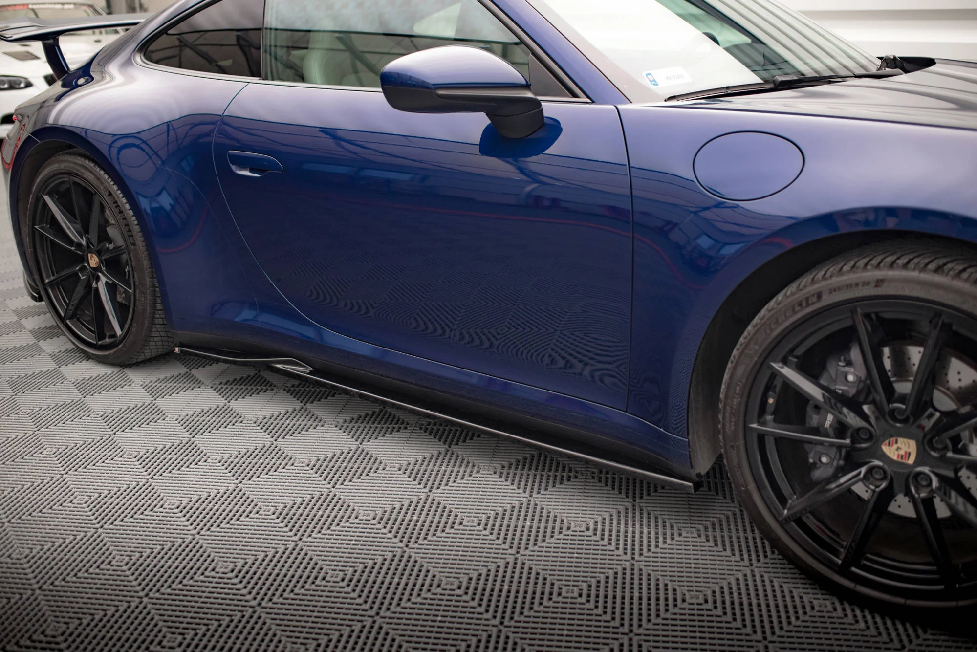 SIDE SKIRTS DIFFUSERS V.1 PORSCHE 911 CARRERA AERO 992 / CARRERA GTS 992 - Image 3