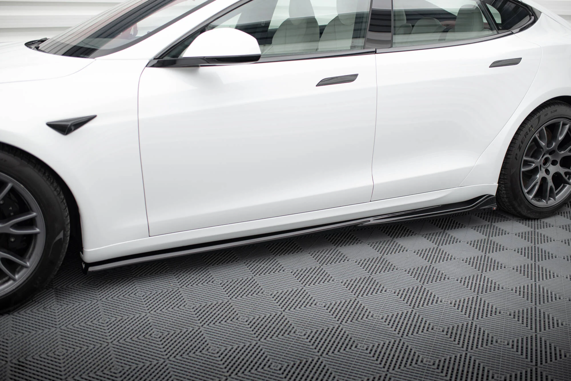 SIDE SKIRTS DIFFUSERS V.1 TESLA MODEL S PLAID MK1 FACELIFT - Image 3
