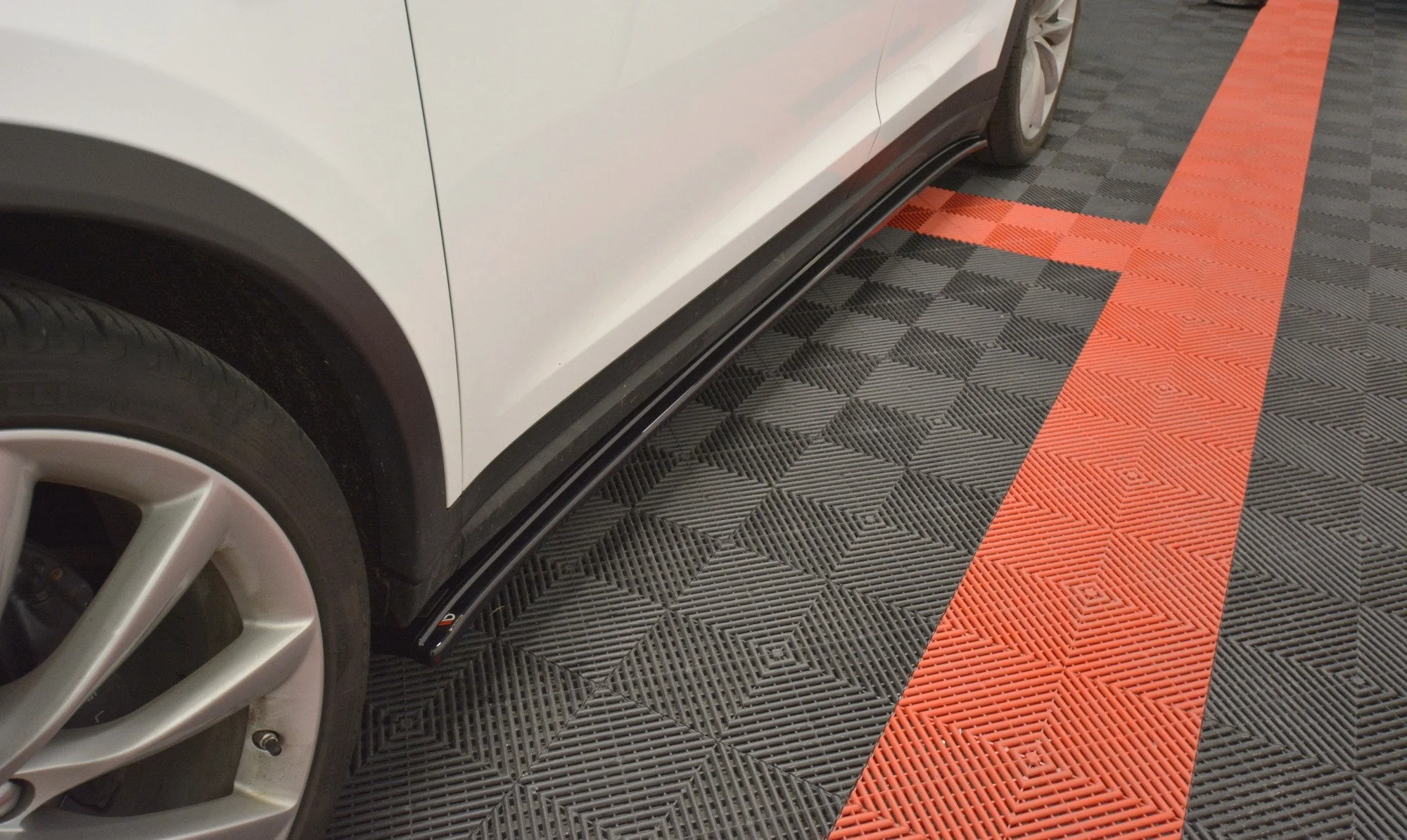 SIDE SKIRTS DIFFUSERS V.1 TESLA MODEL X - Image 3