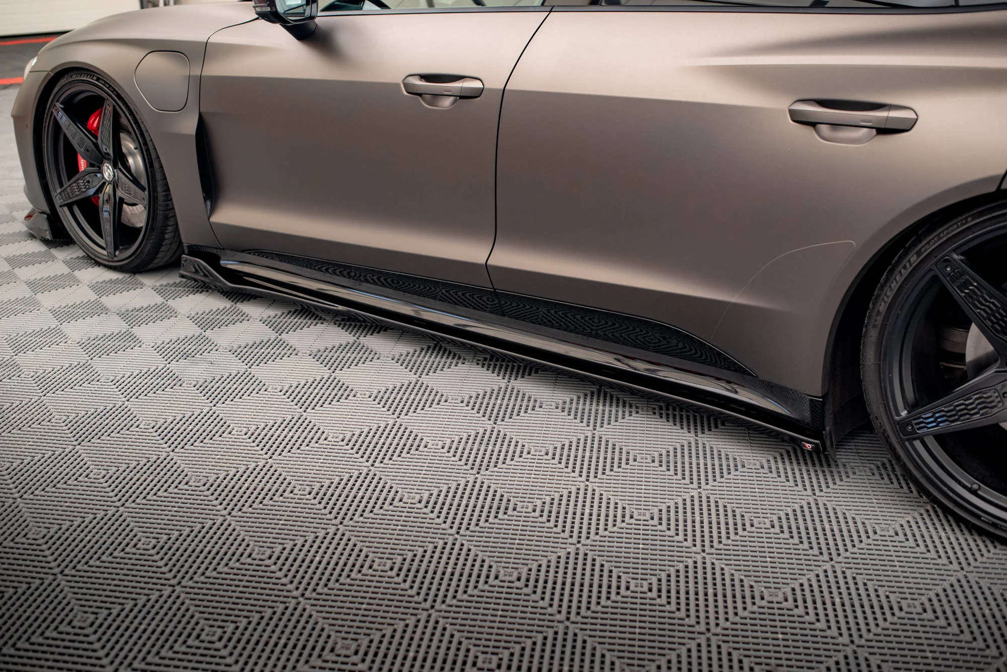 SIDE SKIRTS DIFFUSERS V.2 AUDI E-TRON GT / RS GT MK1 - Image 2