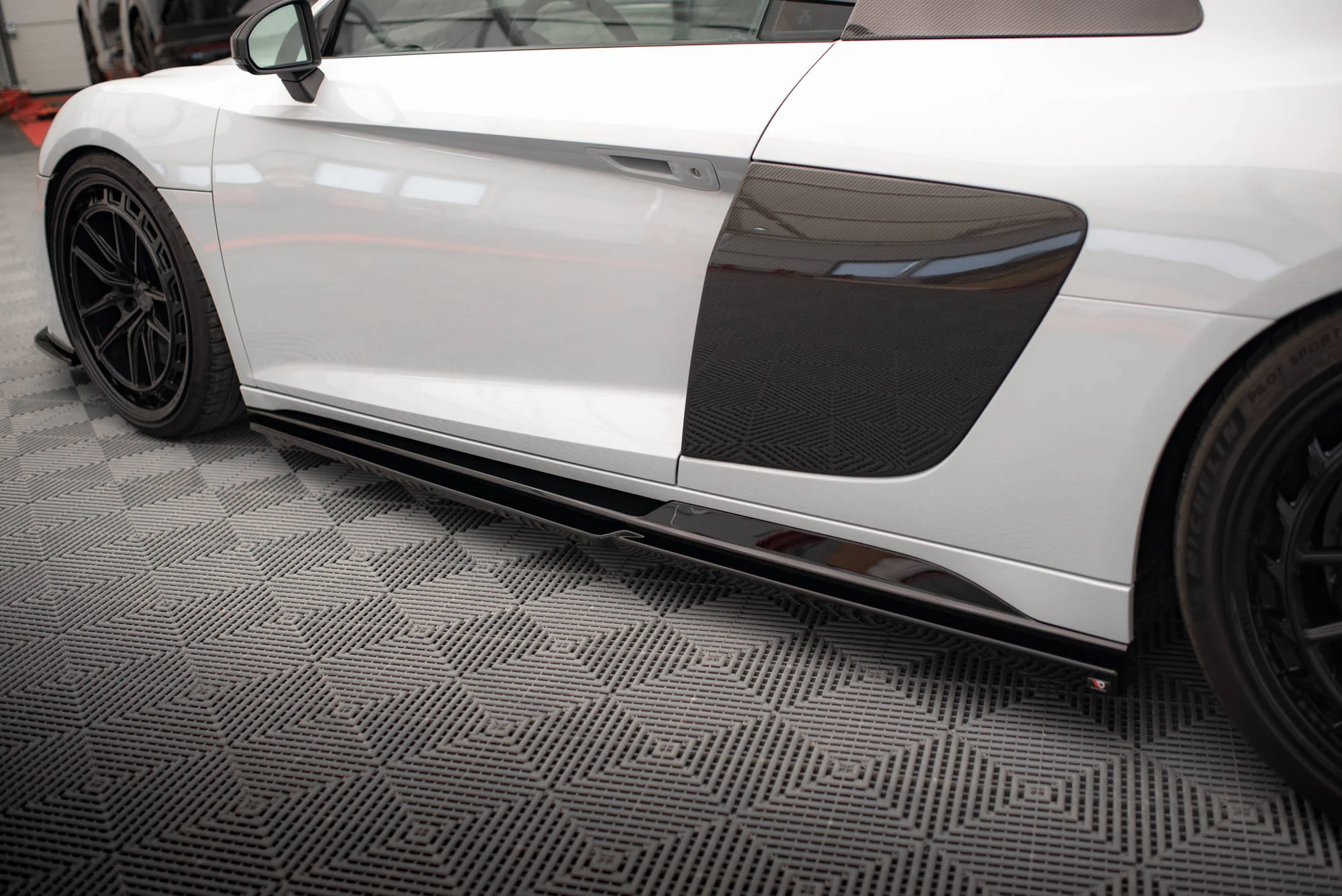 SIDE SKIRTS DIFFUSERS V.2 AUDI R8 MK2 FACELIFT - Image 3