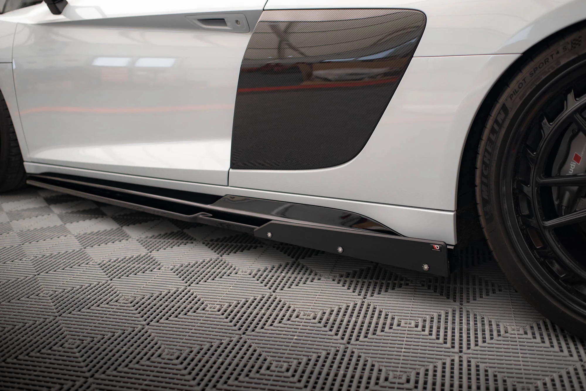 SIDE SKIRTS DIFFUSERS V.2+ FLAPS AUDI R8 MK2 FACELIFT - Image 4