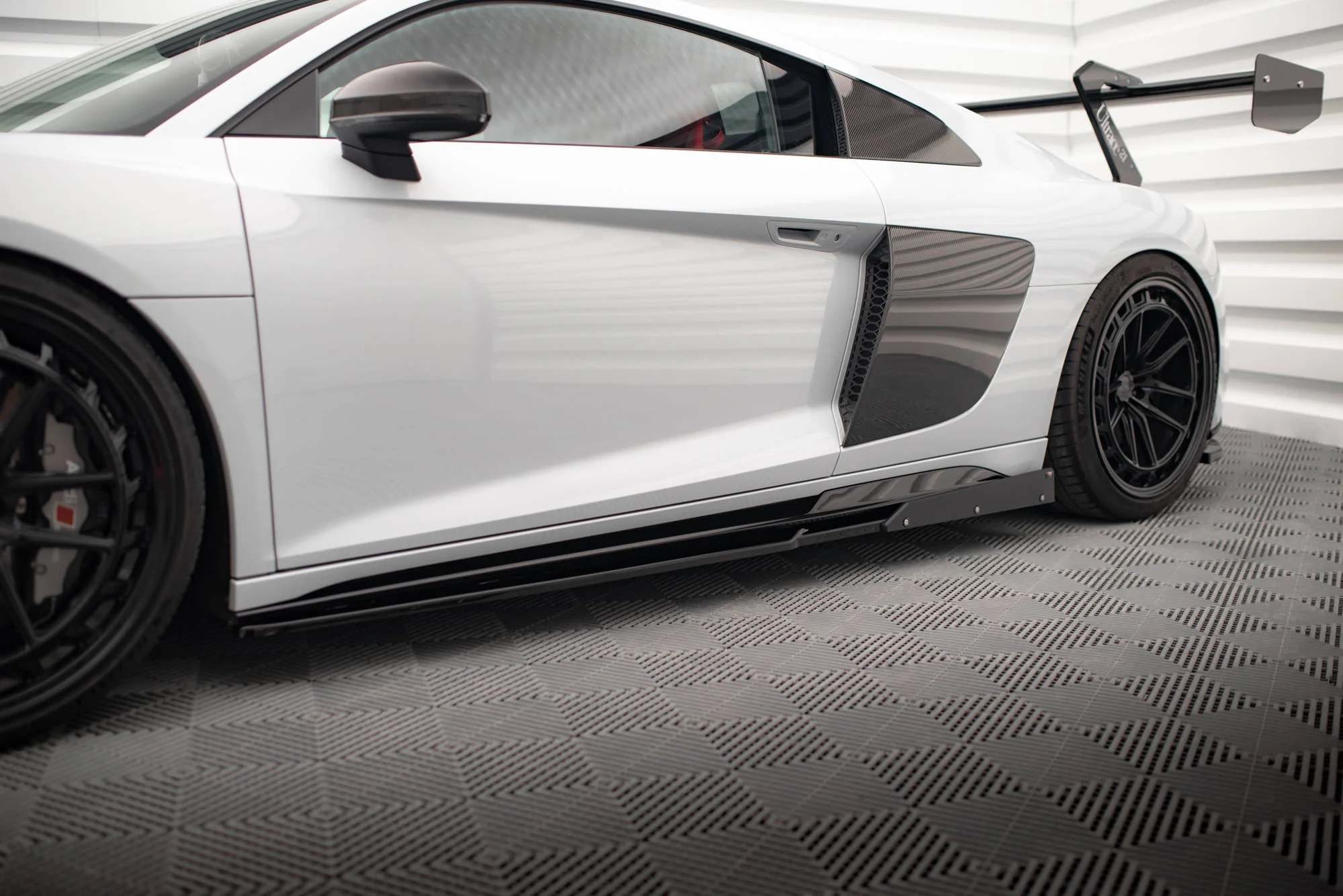 SIDE SKIRTS DIFFUSERS V.2+ FLAPS AUDI R8 MK2 FACELIFT - Image 5