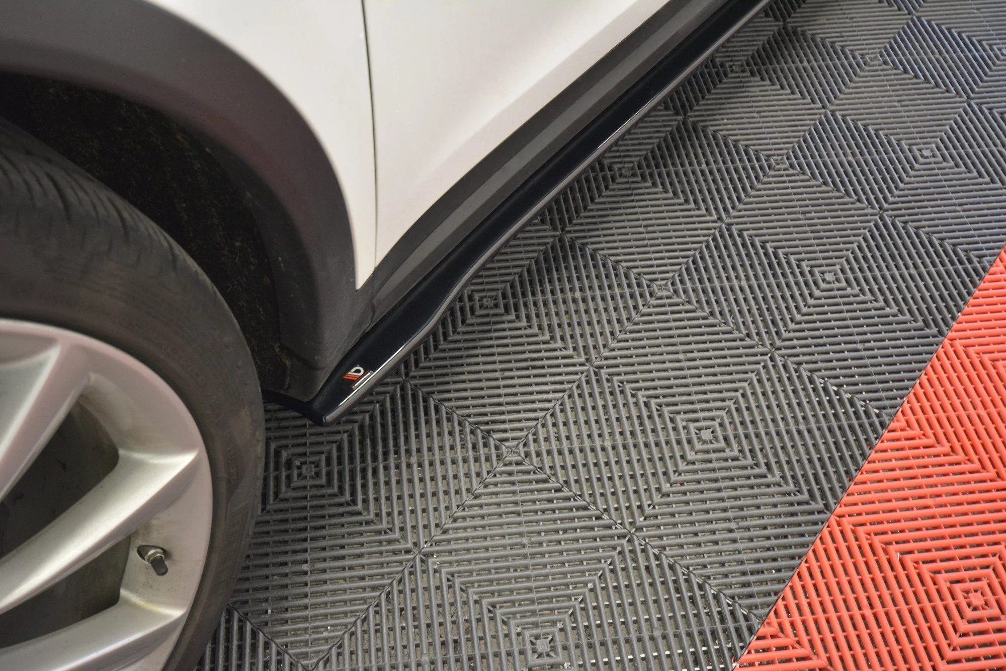 SIDE SKIRTS DIFFUSERS V.2 TESLA MODEL X - Image 4