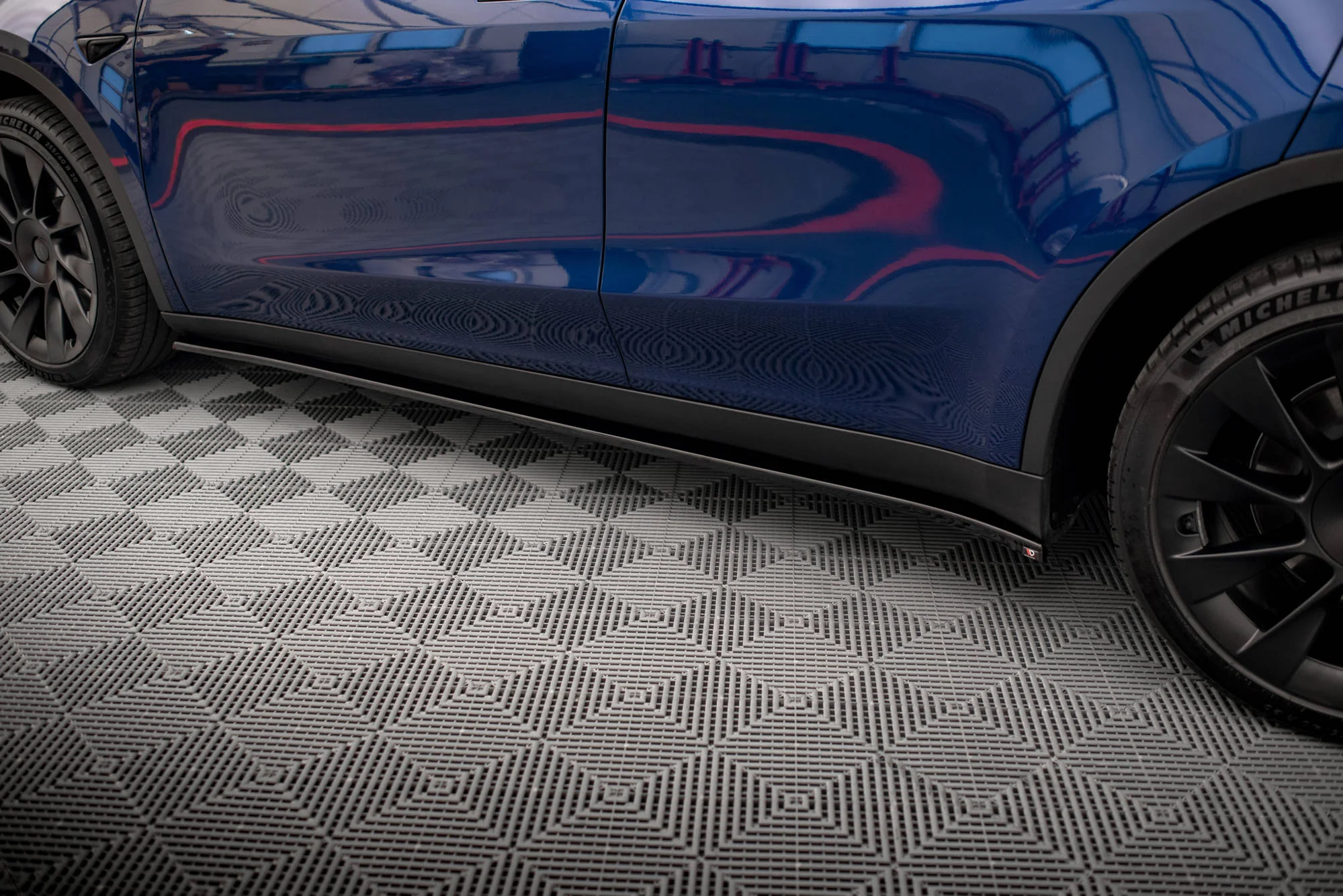 SIDE SKIRTS DIFFUSERS V.2 TESLA MODEL Y - Image 3