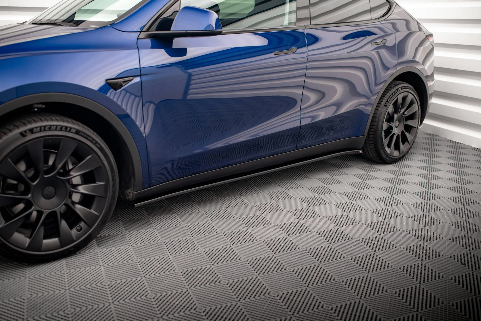 SIDE SKIRTS DIFFUSERS V.2 TESLA MODEL Y - Image 4