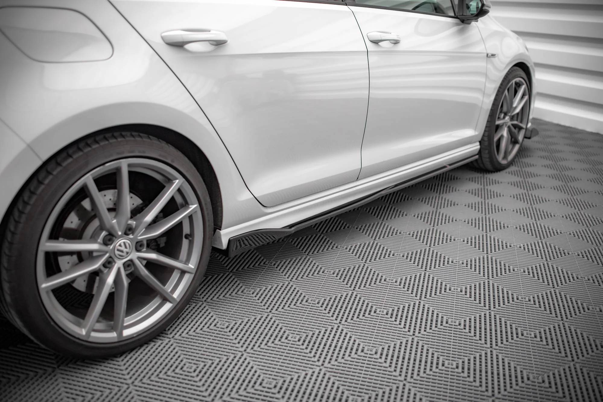 SIDE SKIRTS DIFFUSERS V.2 VOLKSWAGEN GOLF R MK7 - Image 3