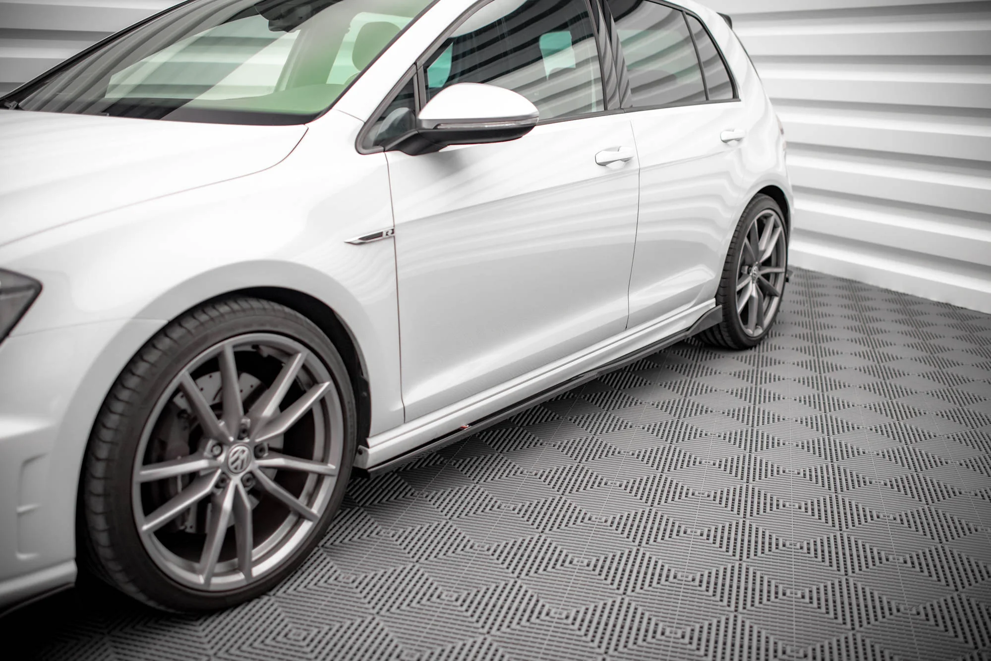 SIDE SKIRTS DIFFUSERS V.2 VOLKSWAGEN GOLF R MK7 - Image 4