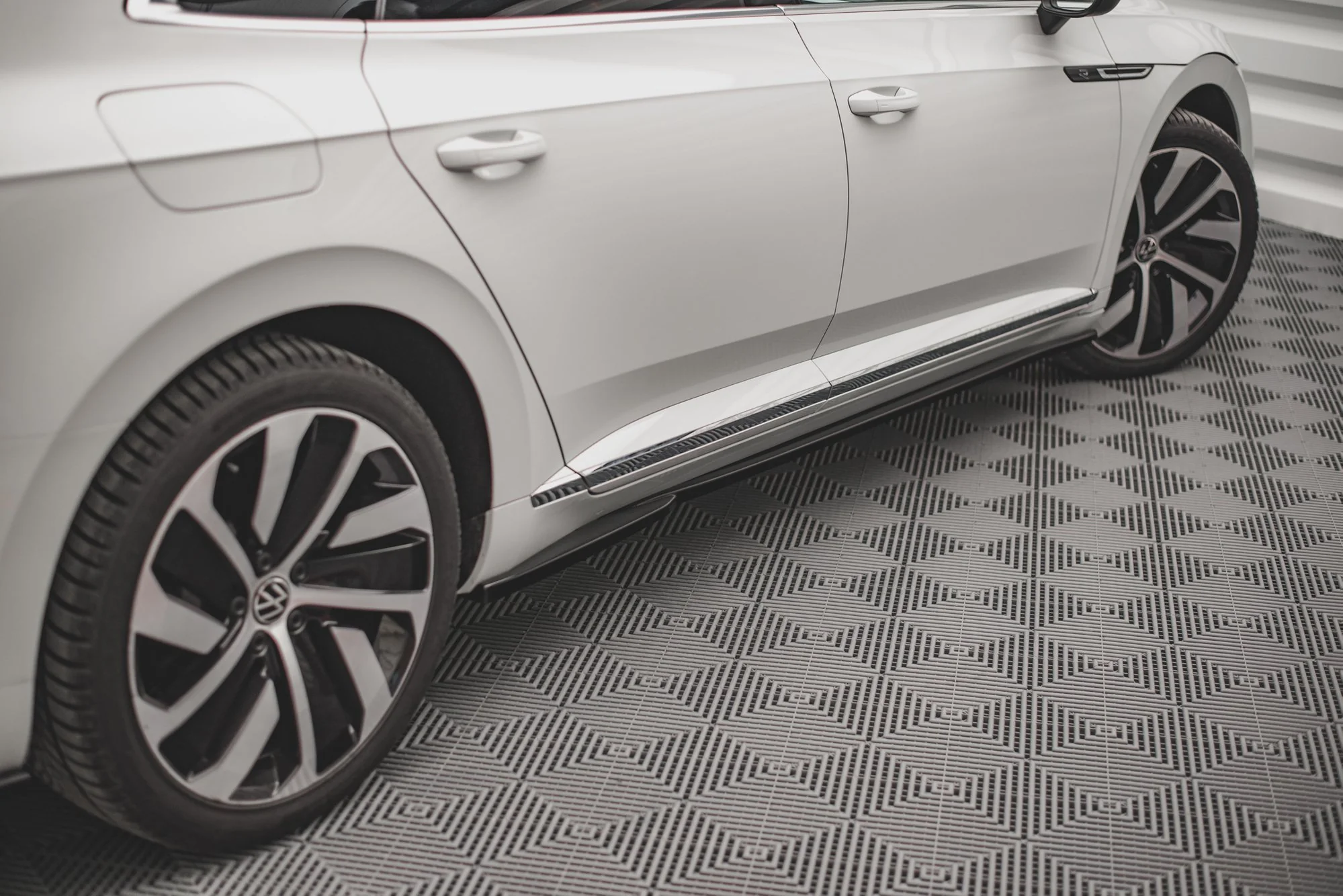 SIDE SKIRTS DIFFUSERS VOLKSWAGEN ARTEON R-LINE FACELIFT - Image 3