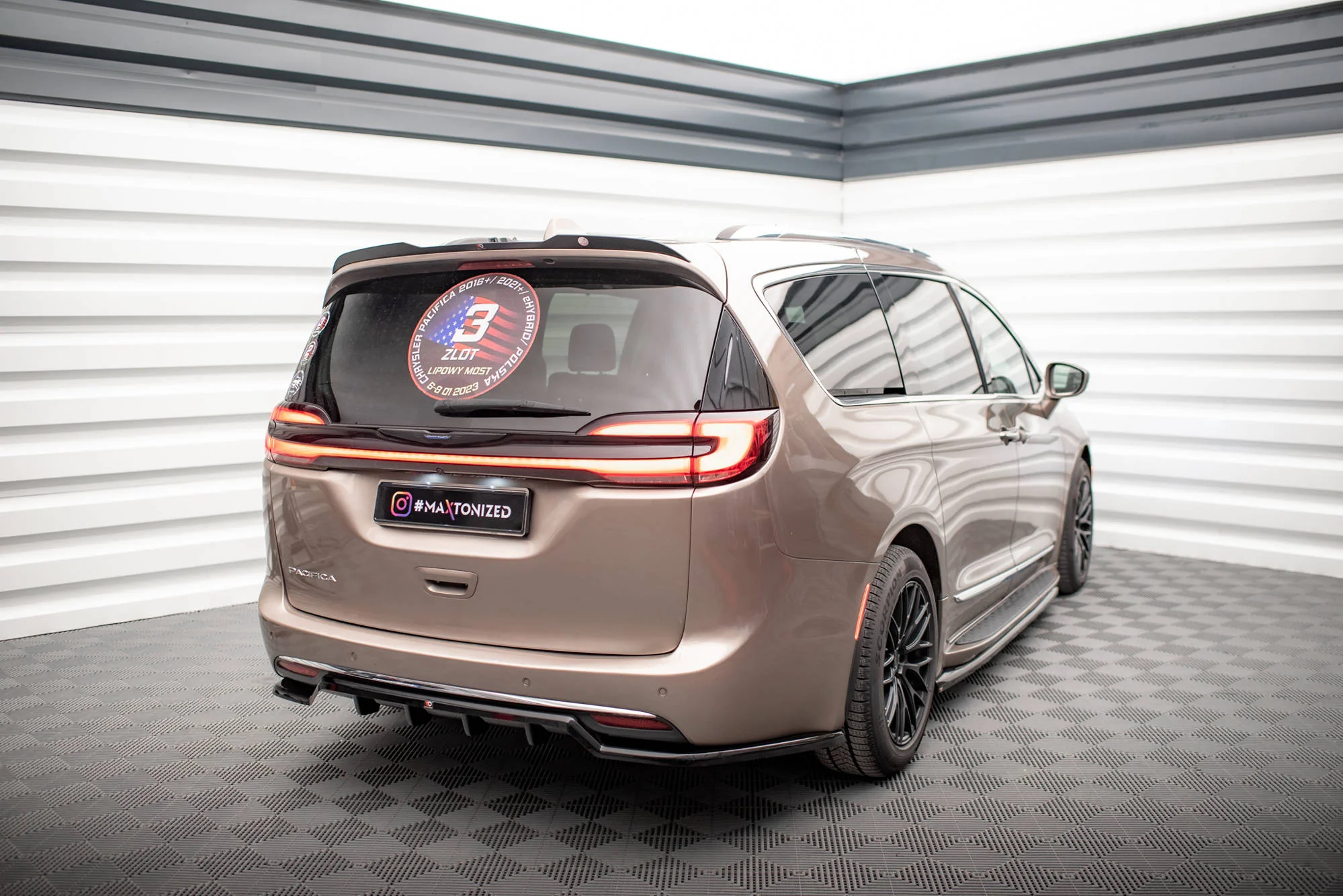 SPOILER CAP CHRYSLER PACIFICA MK2 - Image 3