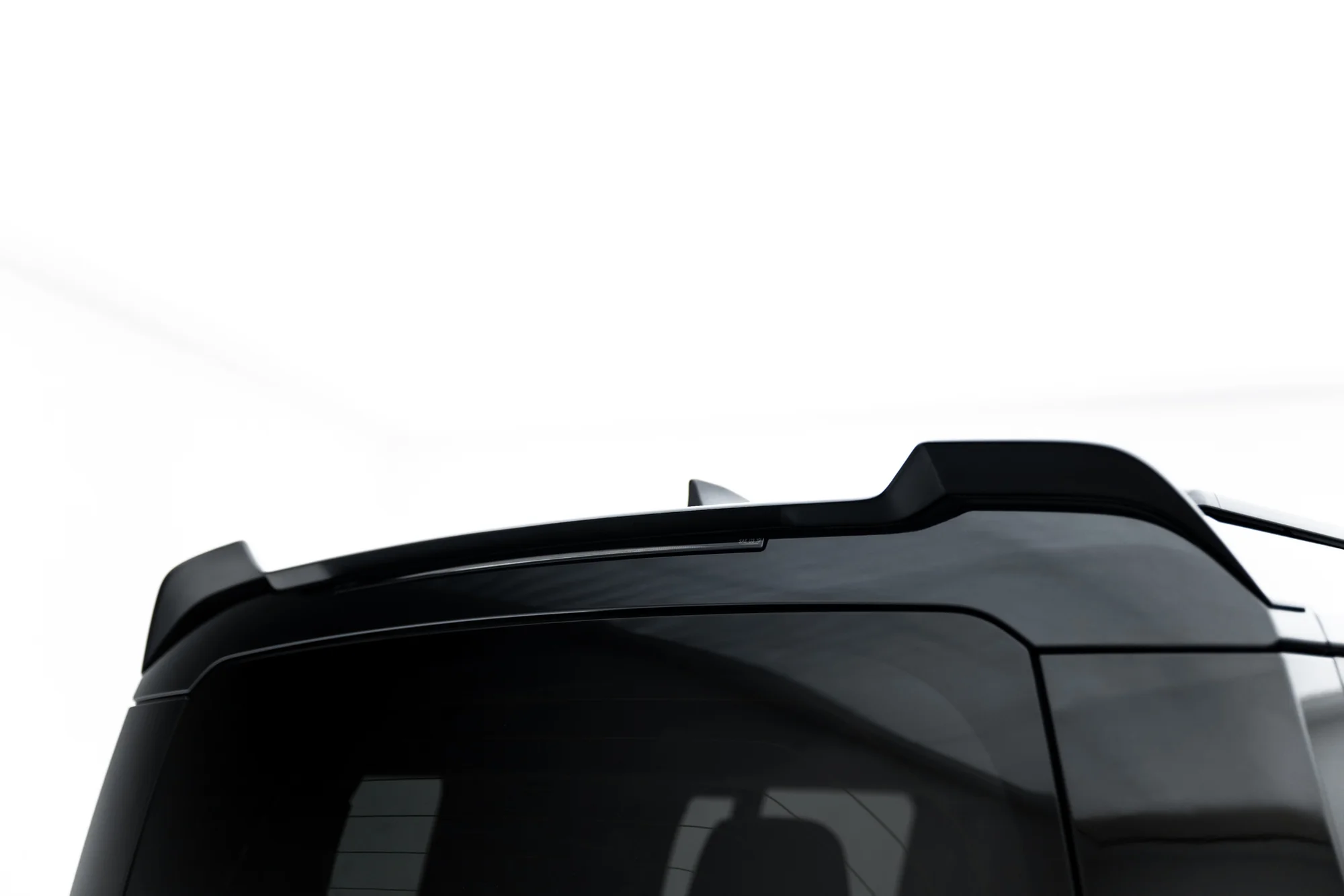 Spoiler Cap Land Rover Defender Mk4 - Image 2